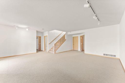 8914 Hilloway Road, Eden Prairie, MN 55347
