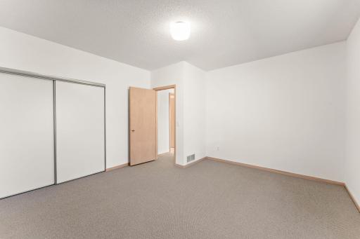 8914 Hilloway Road, Eden Prairie, MN 55347