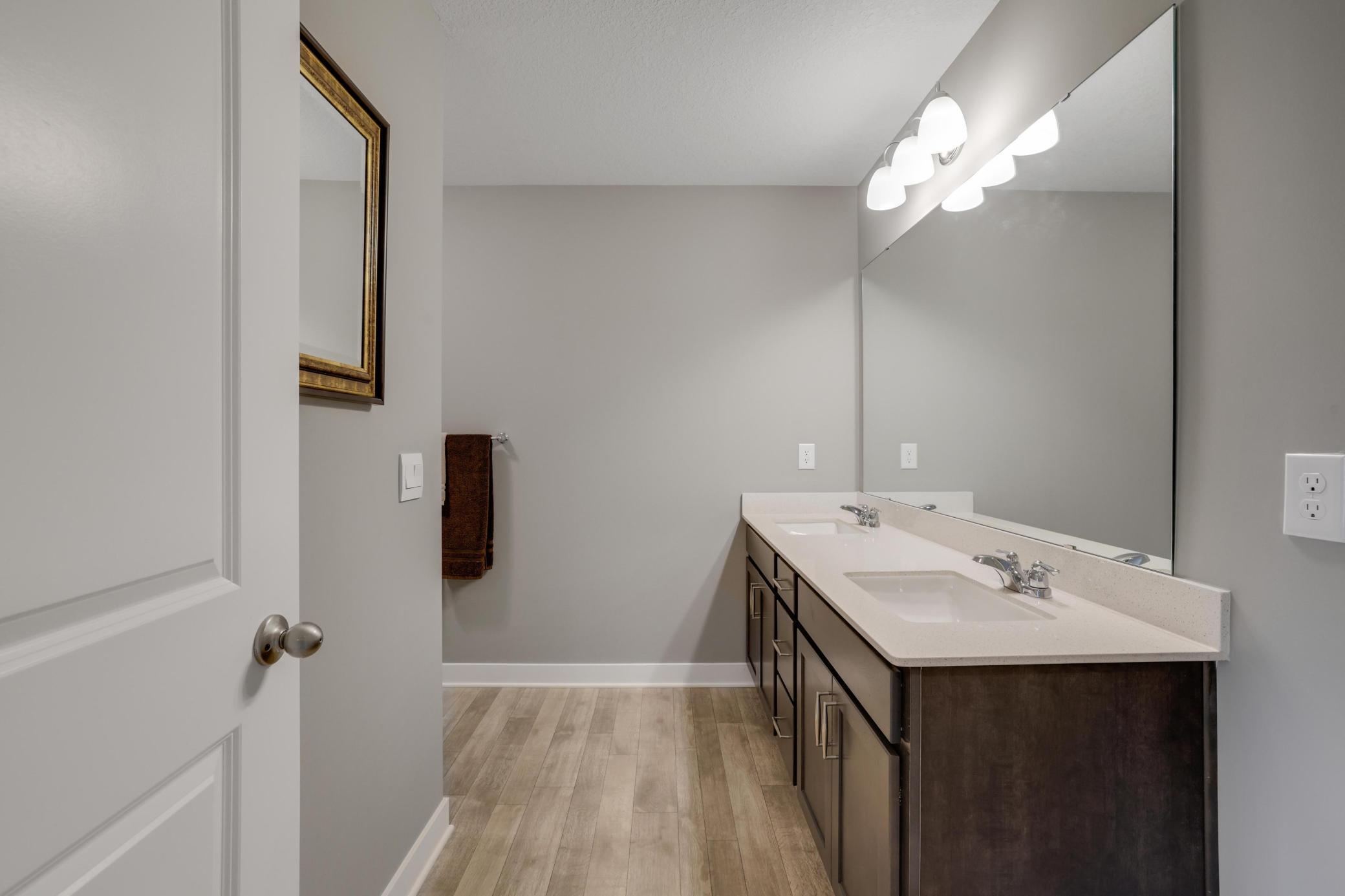 Upper level Full Bathroom.jpg