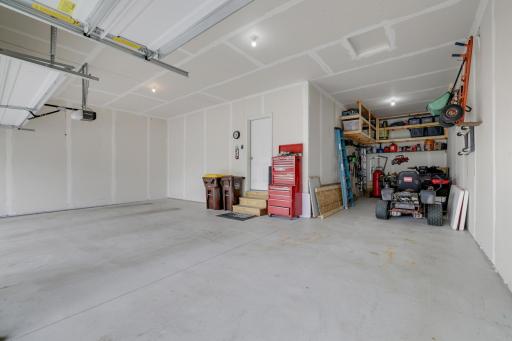 4 car tandem garage, ideal for a boat & trailer!