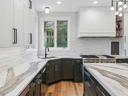 25695 Maple View Court, Excelsior, MN 55331