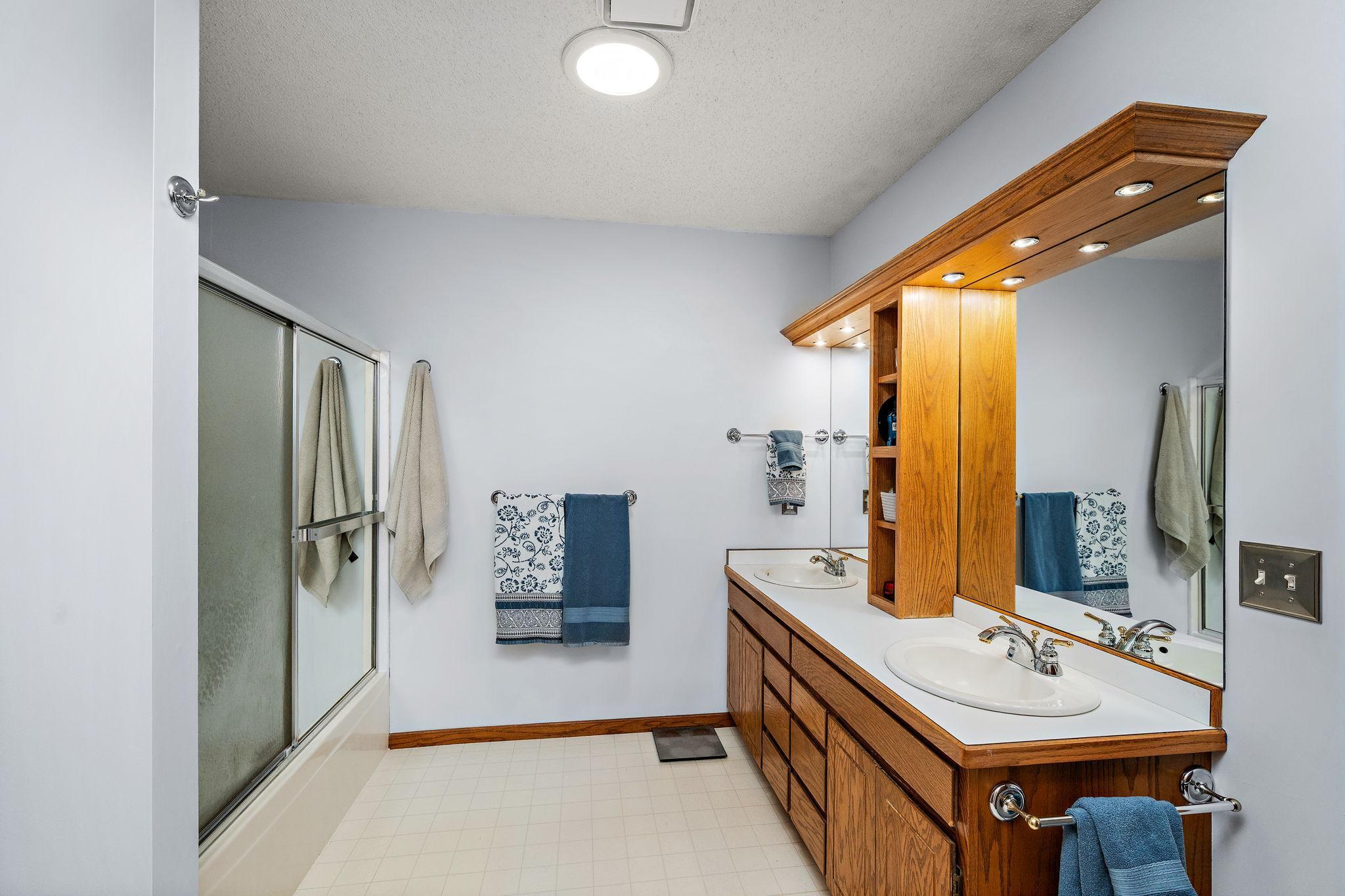 9-web-or-mls-9237-queens-garden-n.jpg