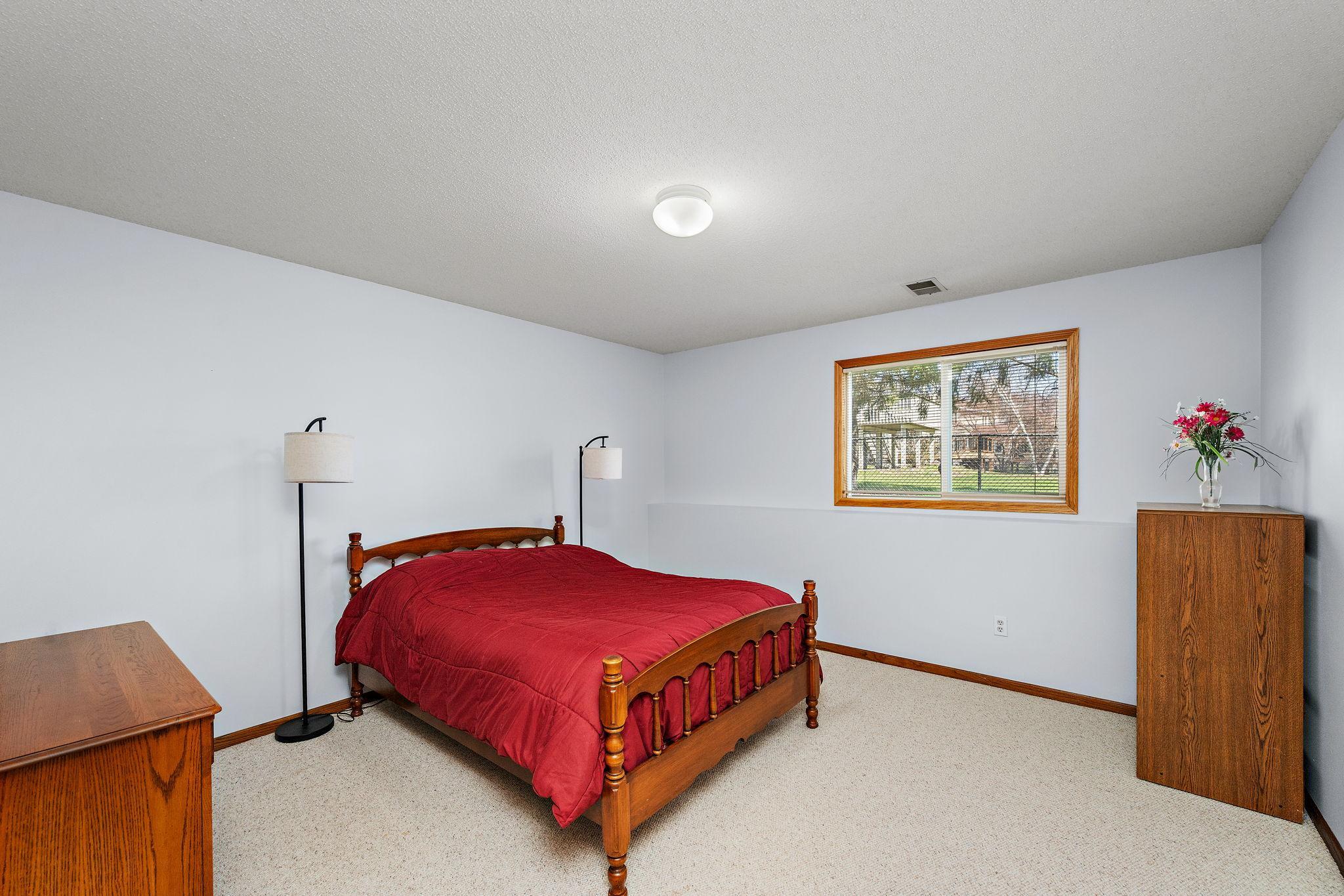 12-web-or-mls-9237-queens-garden-n.jpg