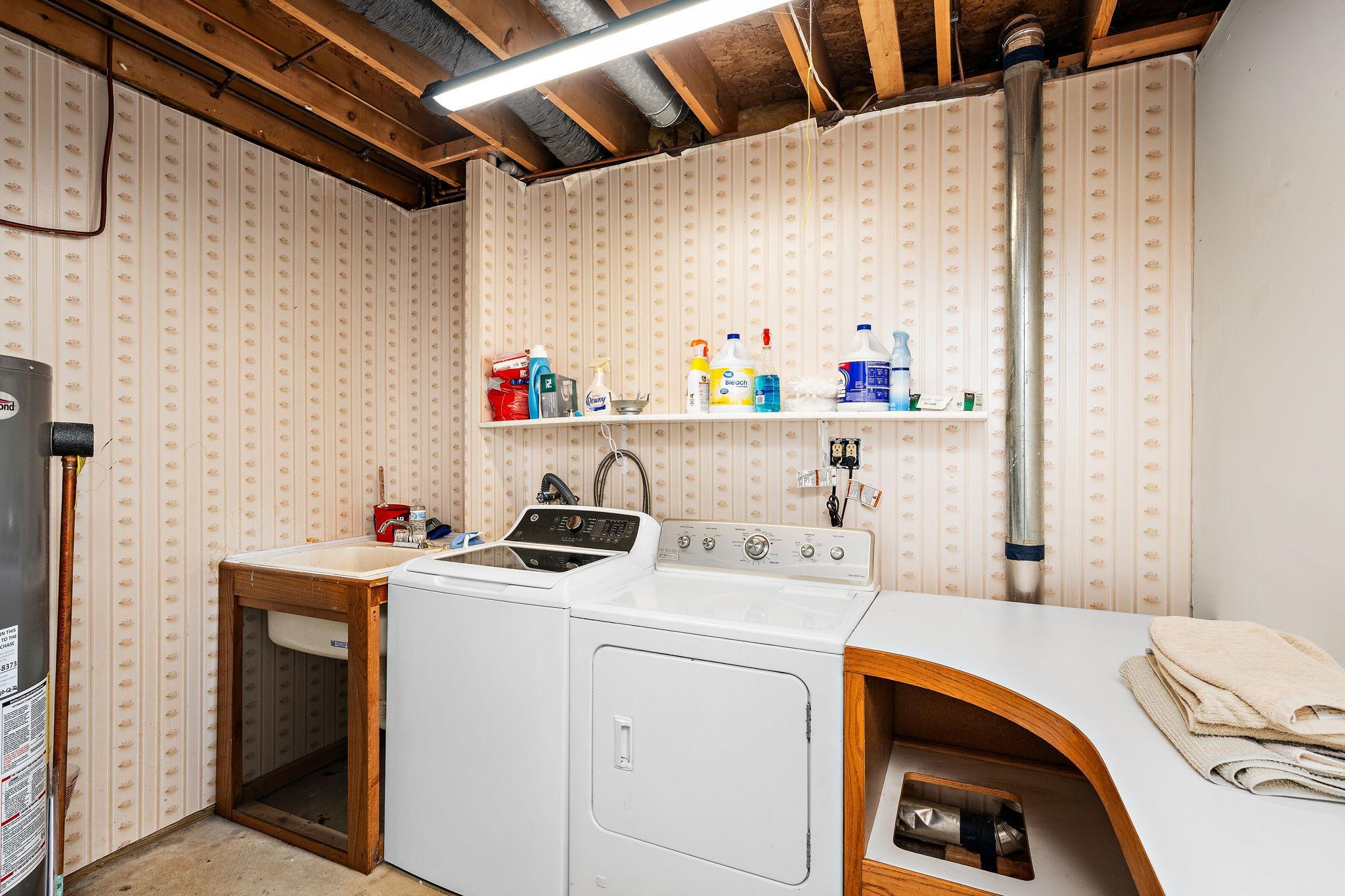 14-web-or-mls-9237-queens-garden-n.jpg
