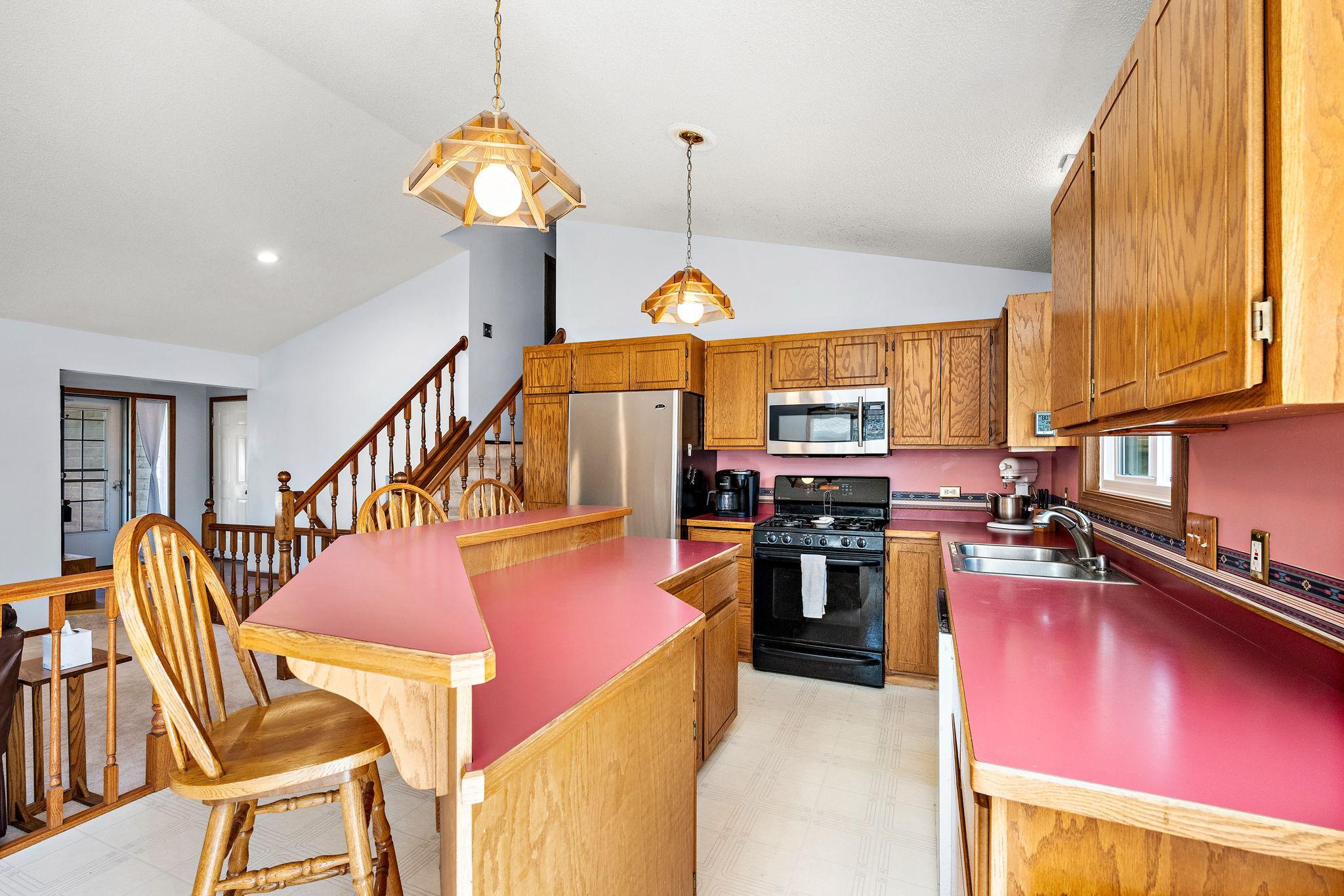 5-web-or-mls-9237-queens-garden-n.jpg