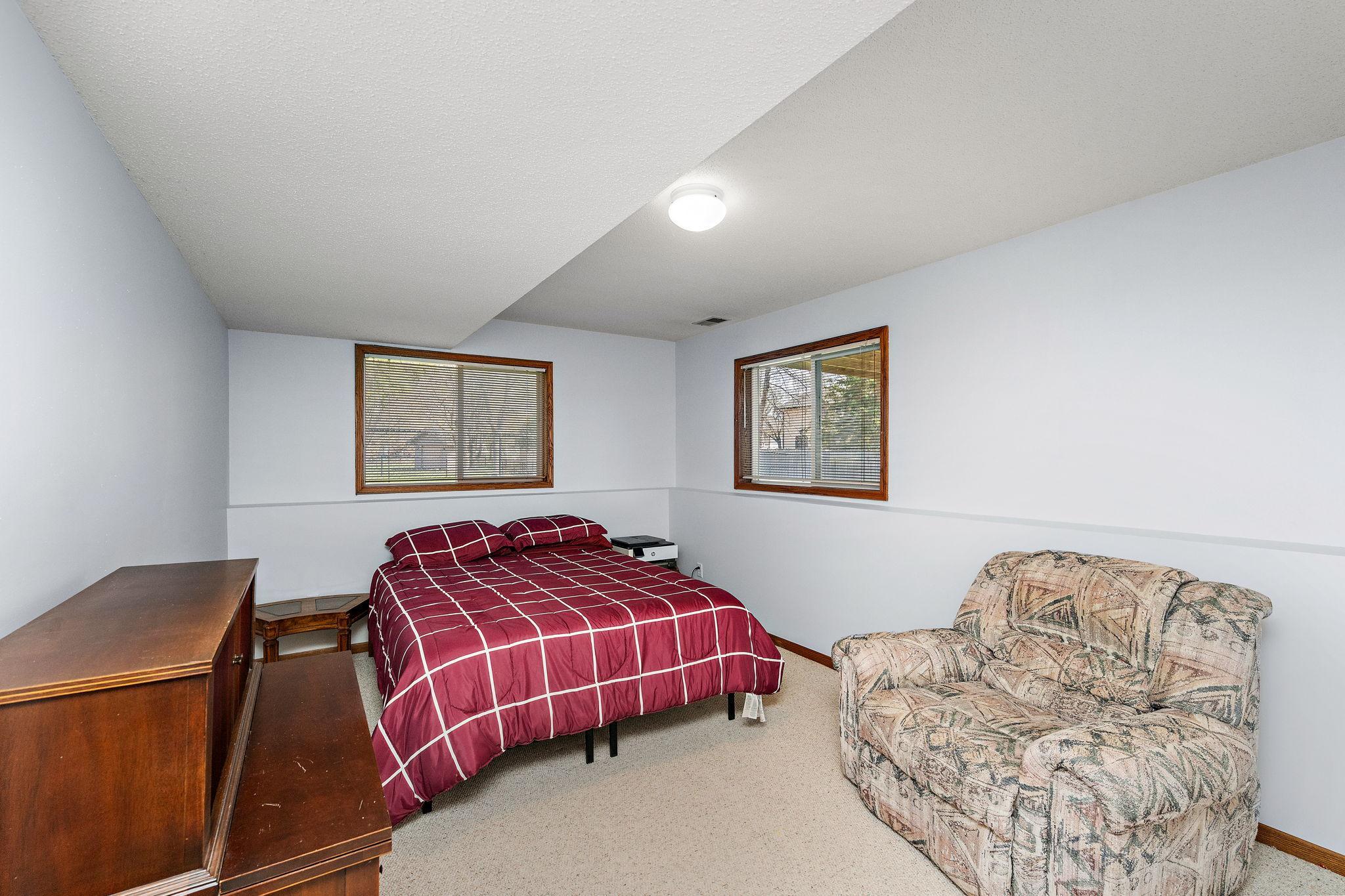 11-web-or-mls-9237-queens-garden-n.jpg