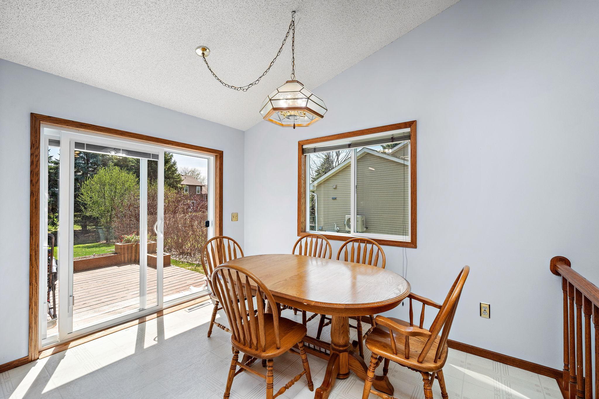 7-web-or-mls-9237-queens-garden-n.jpg