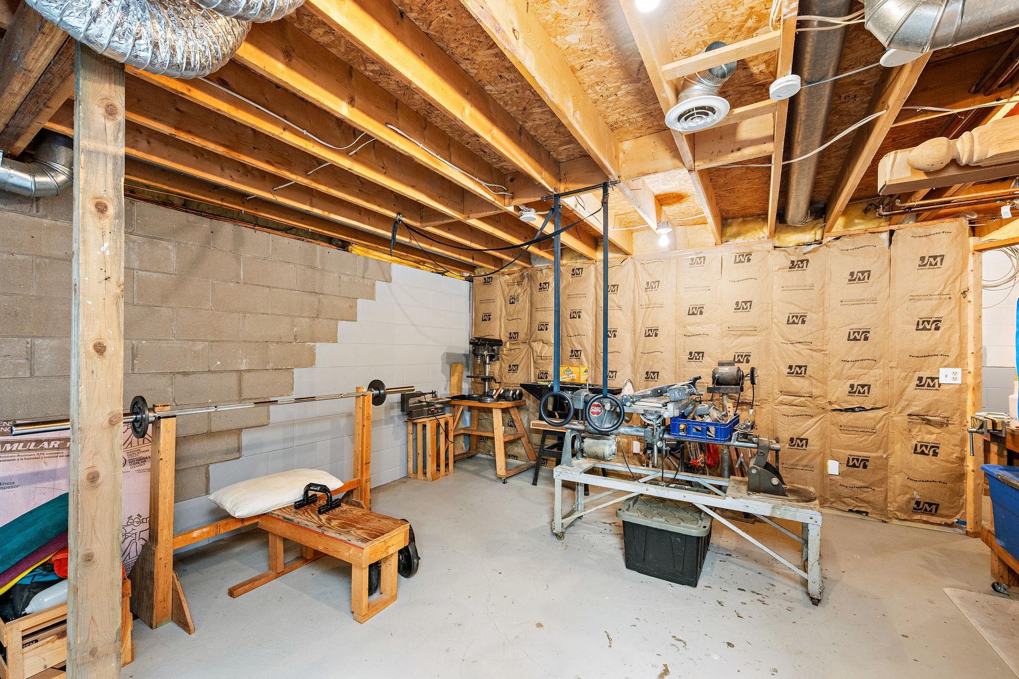 15-web-or-mls-9237-queens-garden-n.jpg