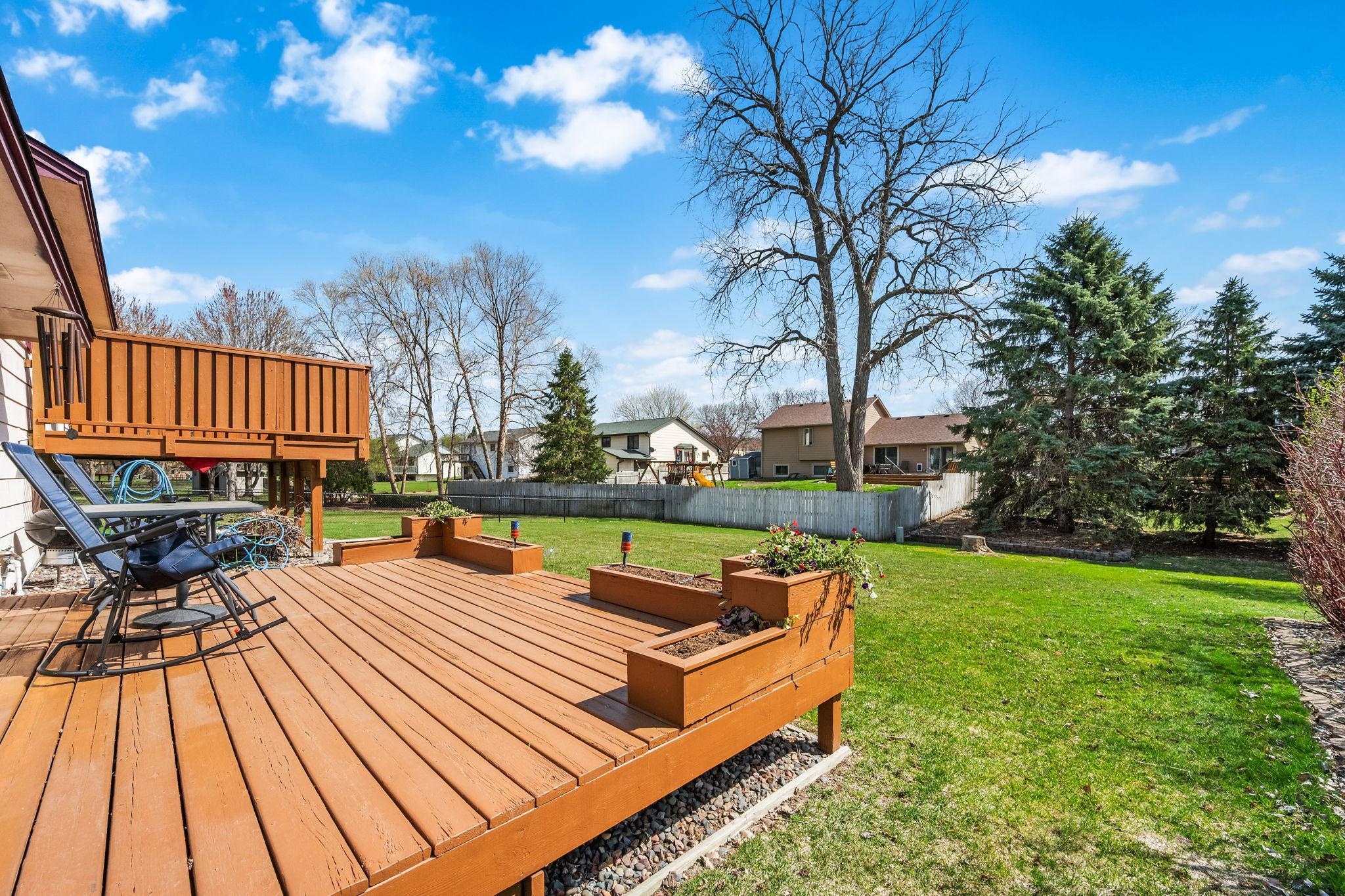 17-web-or-mls-9237-queens-garden-n.jpg