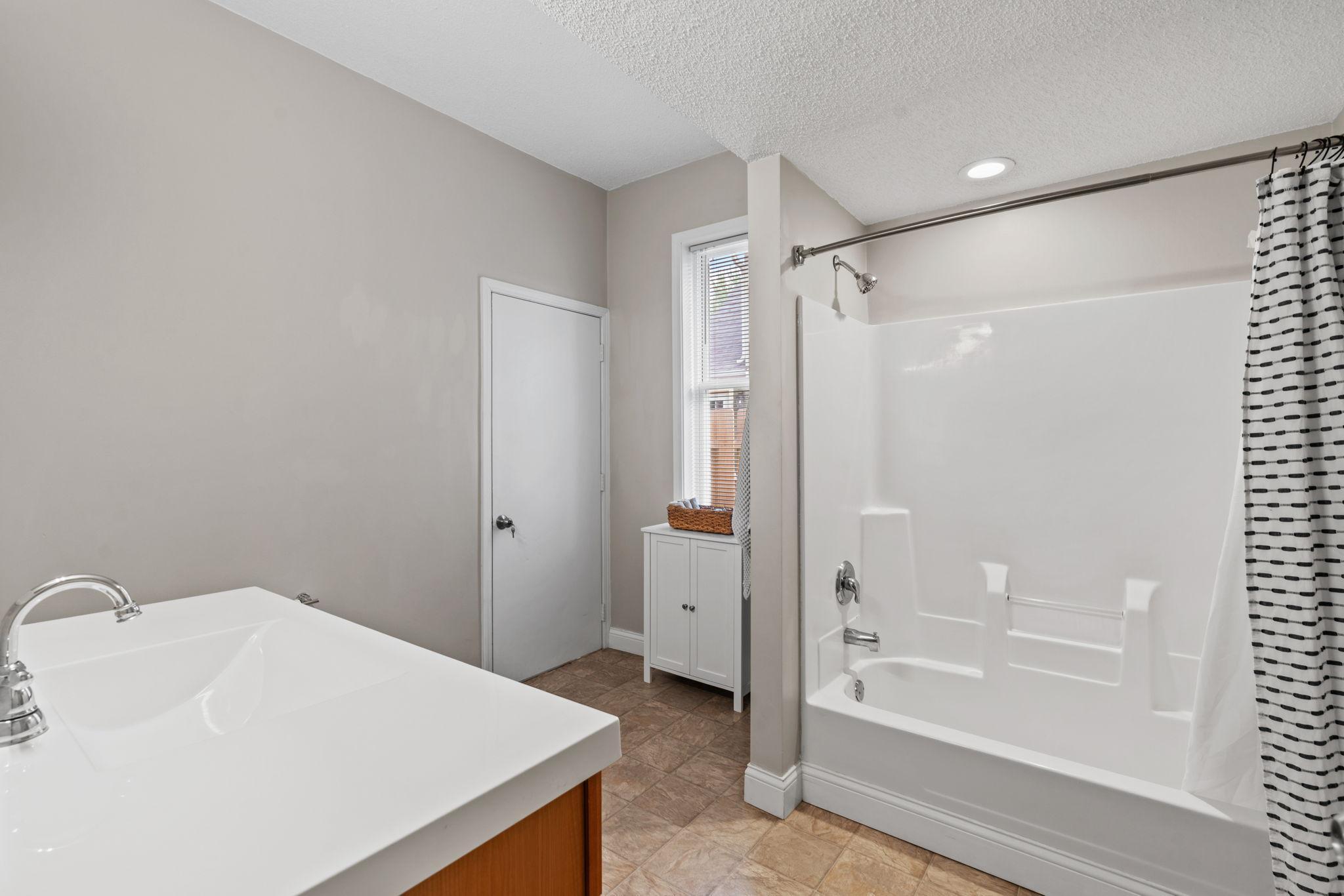 41-web-or-mls-387 Stryker Ave-41.jpg