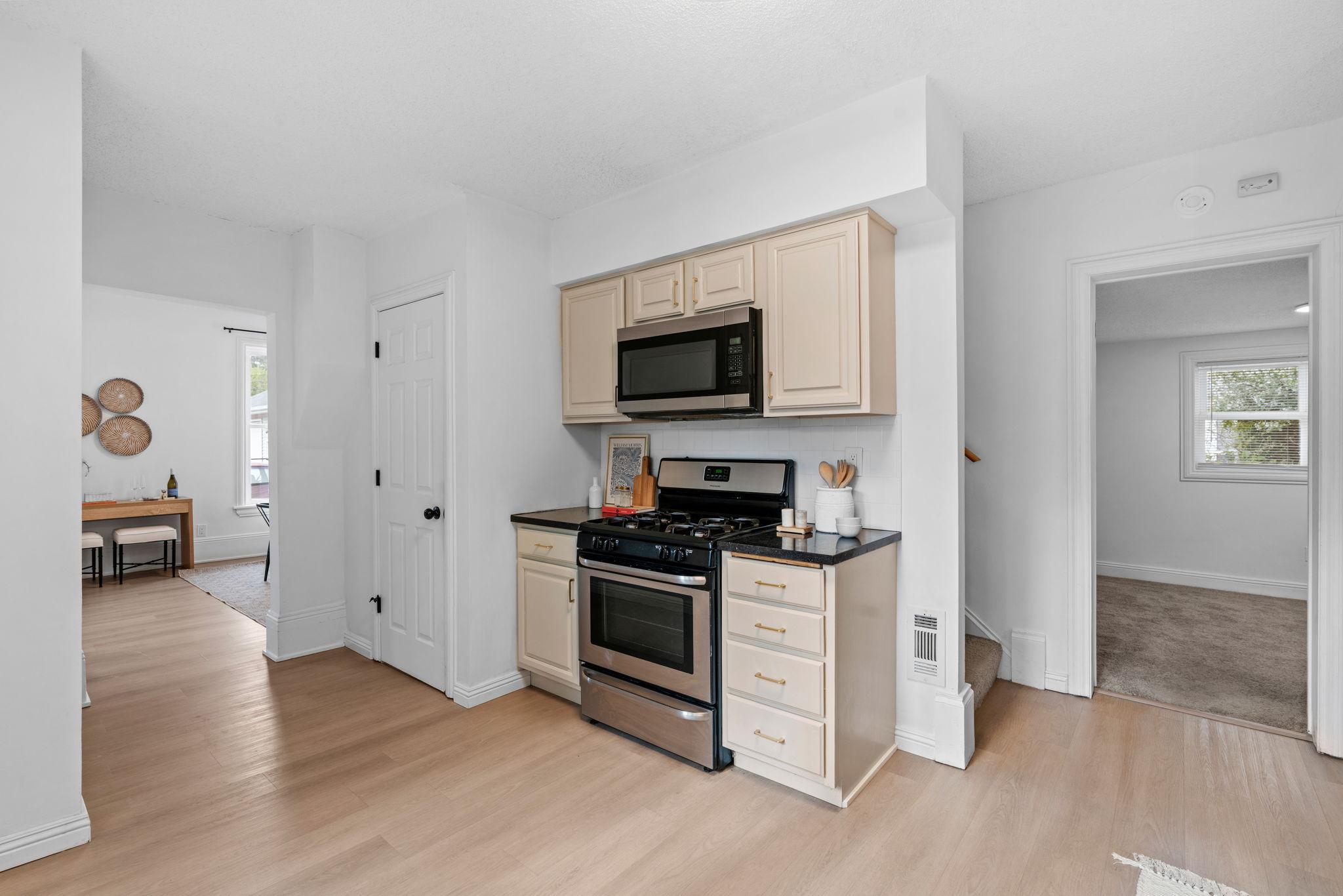55-web-or-mls-387 Stryker Ave-55.jpg
