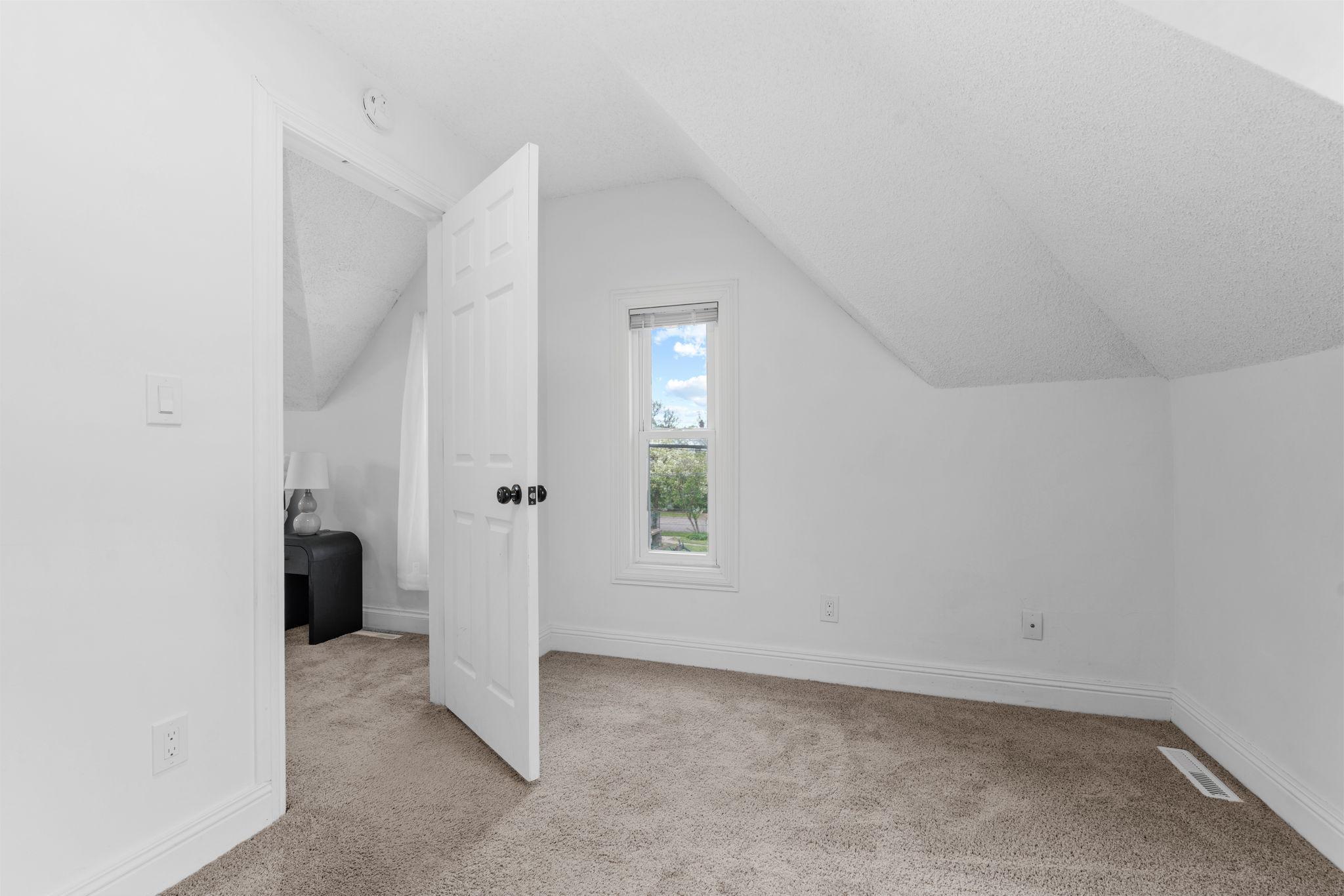 69-web-or-mls-387 Stryker Ave-69.jpg