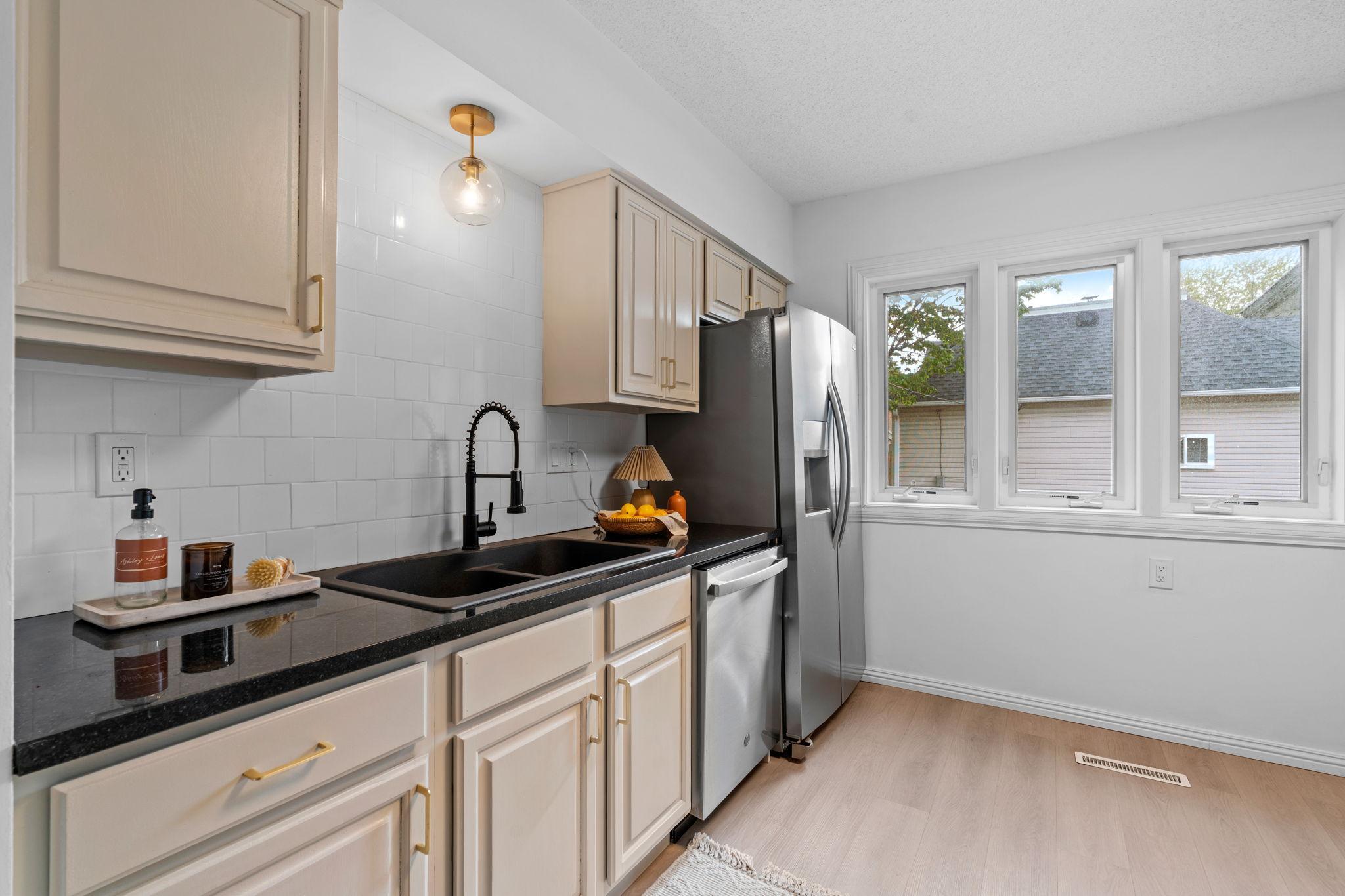 56-web-or-mls-387 Stryker Ave-56.jpg