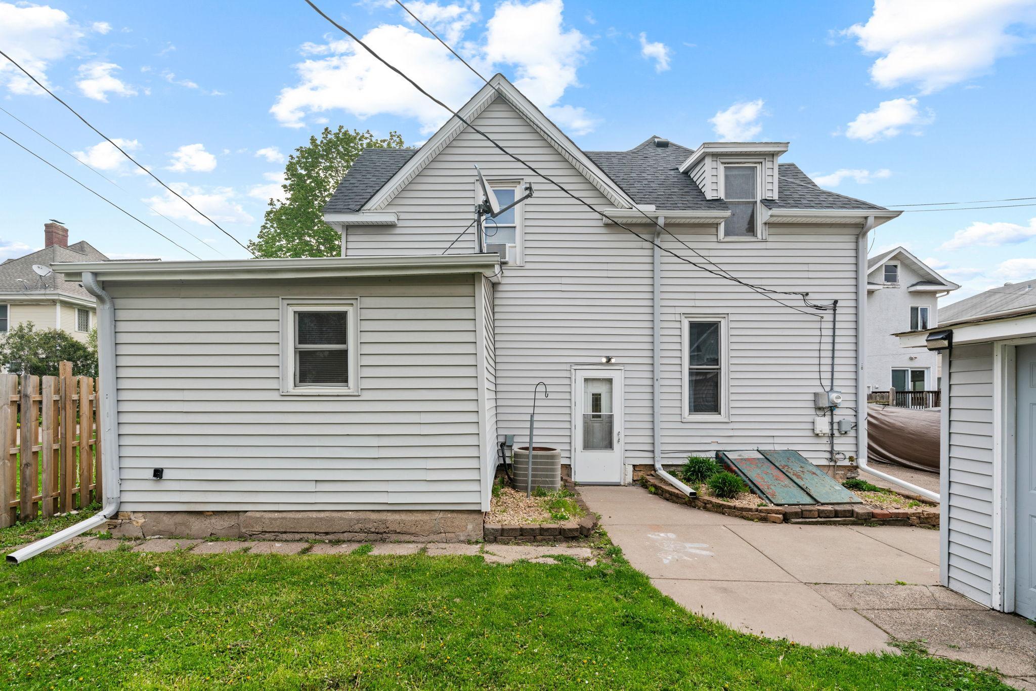 14-web-or-mls-387 Stryker Ave-14.jpg