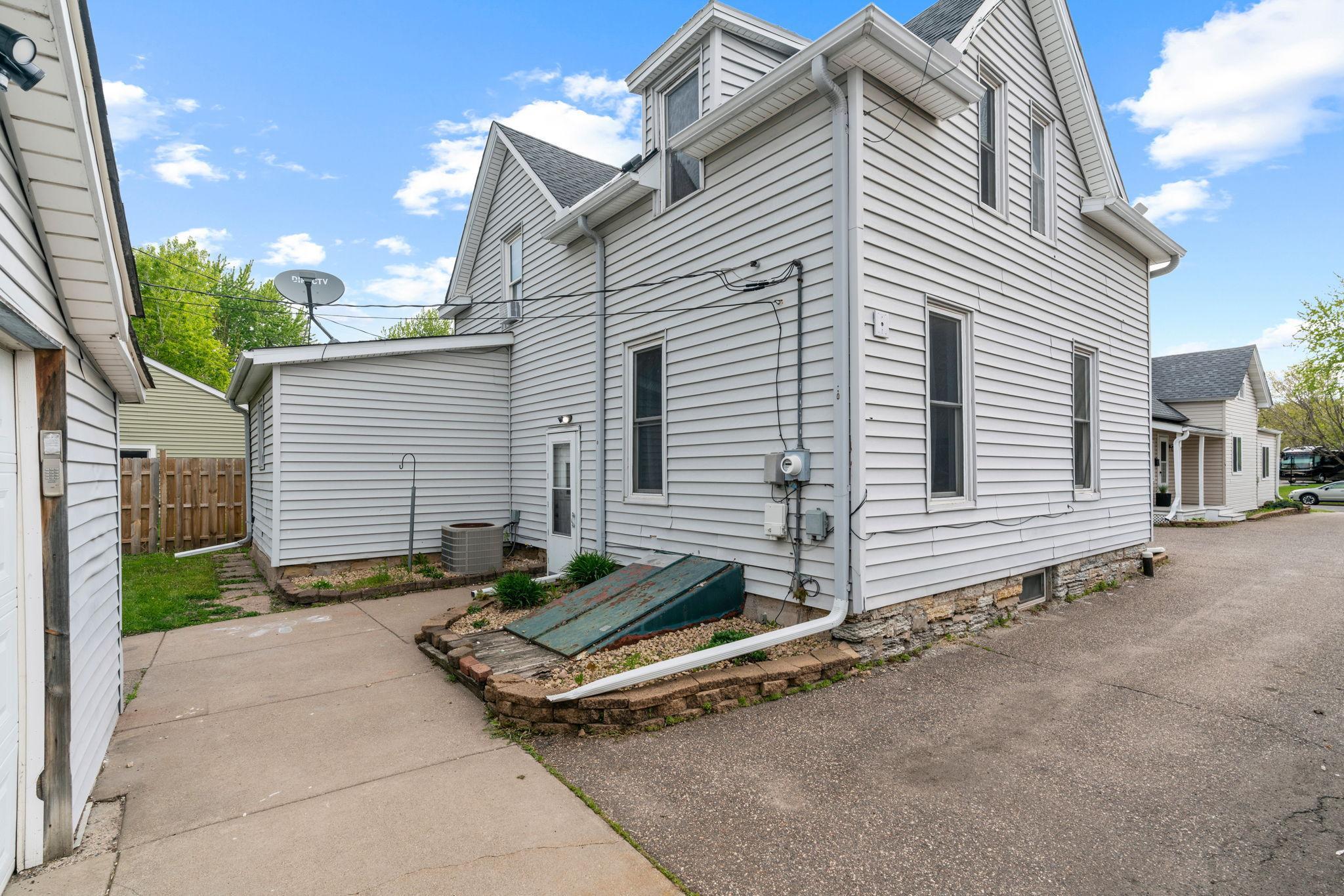 12-web-or-mls-387 Stryker Ave-12.jpg