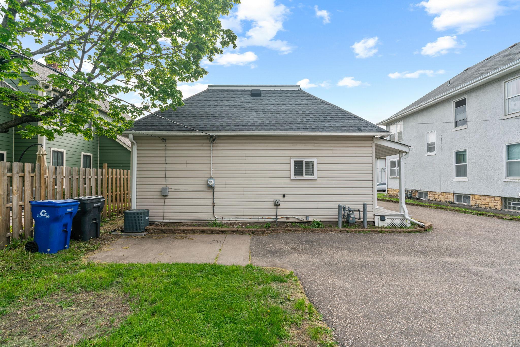 7-web-or-mls-387 Stryker Ave-7.jpg