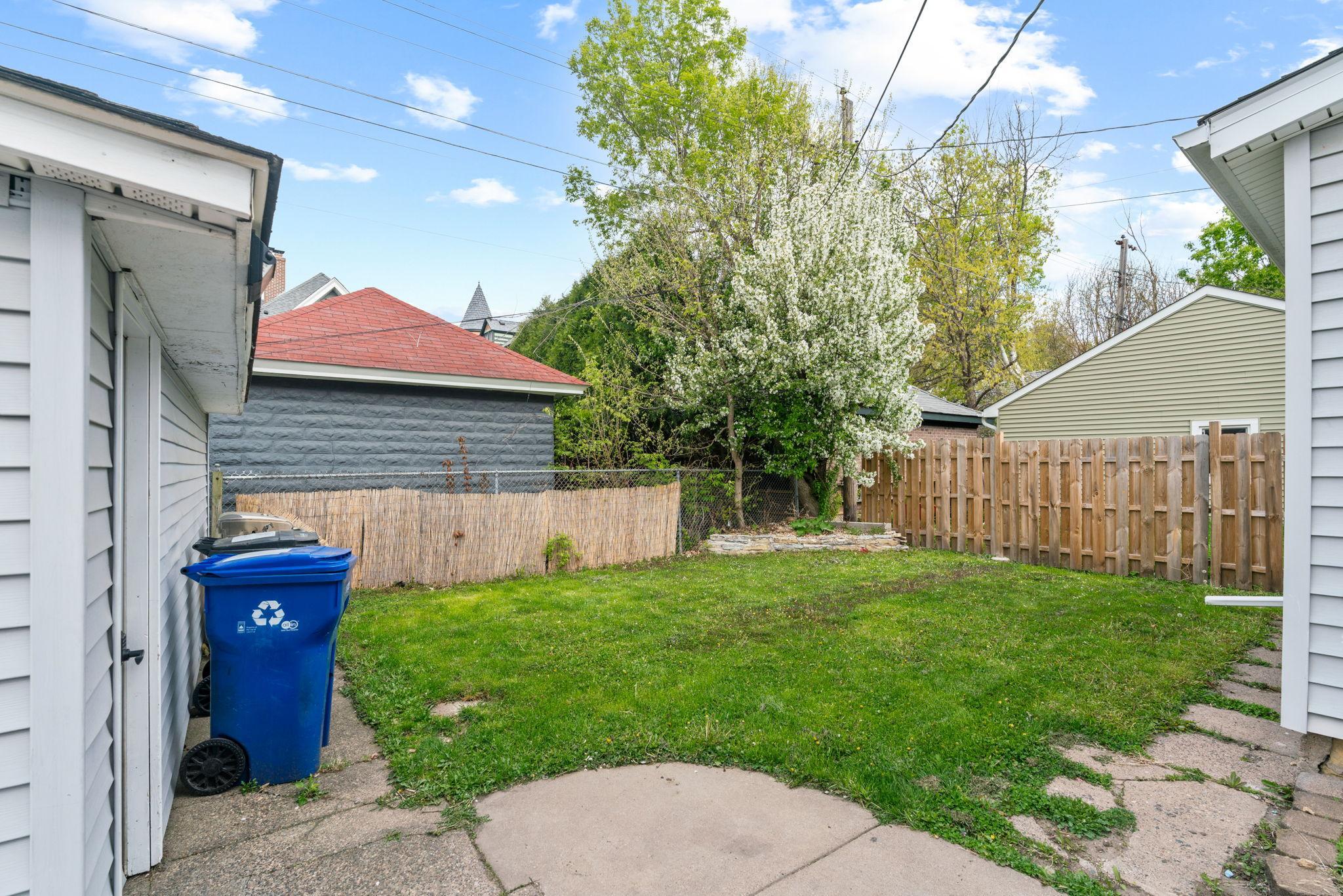 13-web-or-mls-387 Stryker Ave-13.jpg