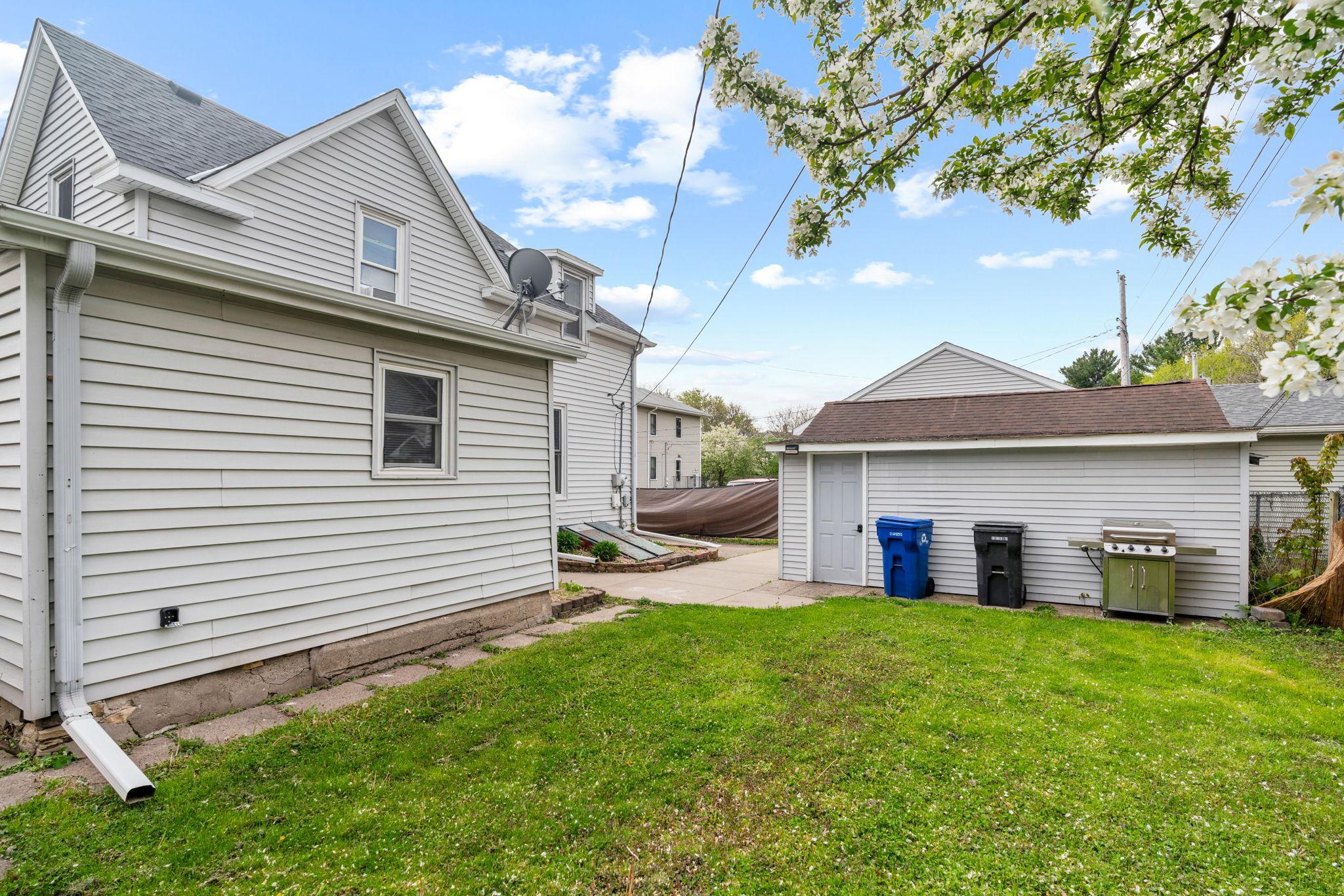 15-web-or-mls-387 Stryker Ave-15.jpg