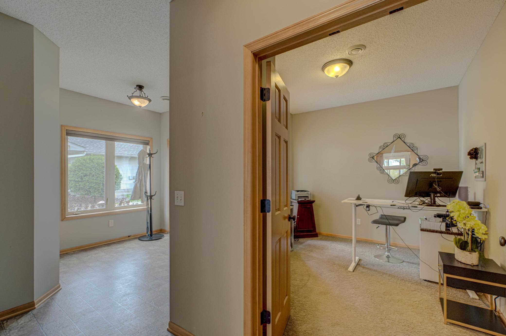 16807 Edinburg Way-mail level office