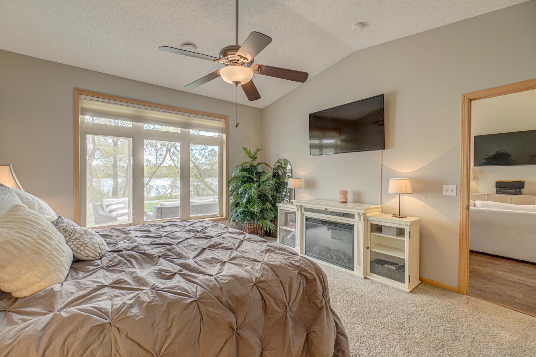 16807 Edinburg Way-ownersuite main level