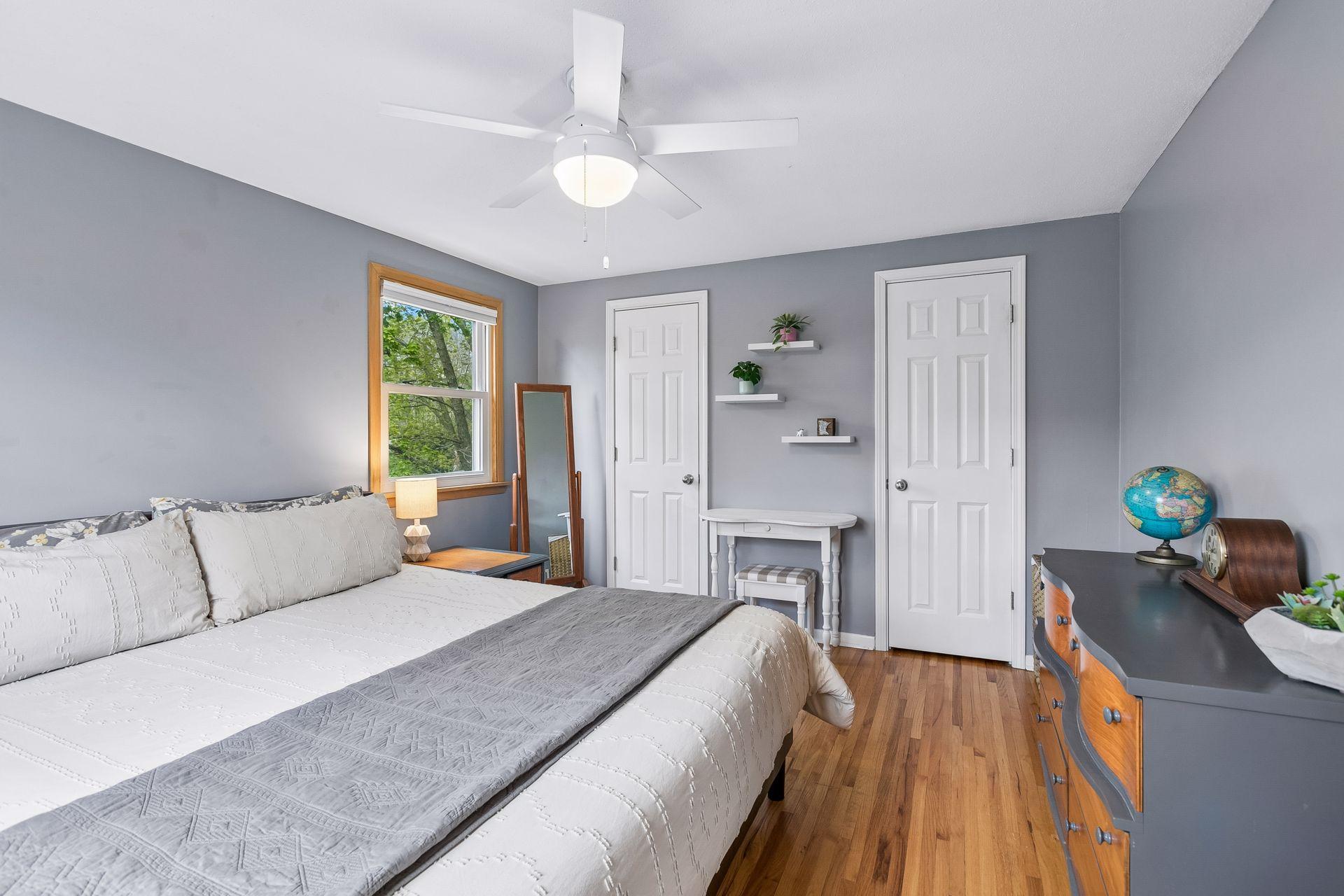 2 closets in upstairs bedroom