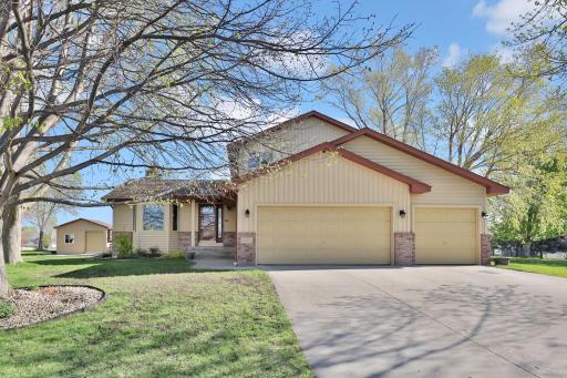 9161 N Kentucky Avenue N, Brooklyn Park, MN 55445