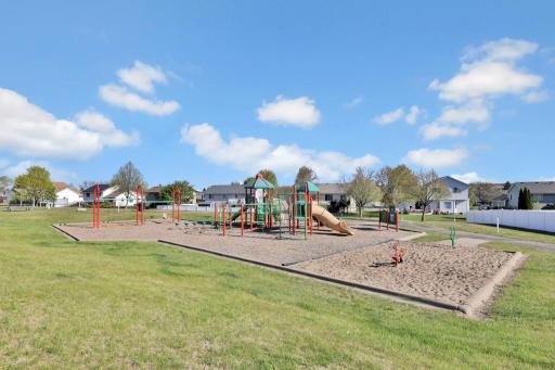 9161 N Kentucky Avenue N, Brooklyn Park, MN 55445