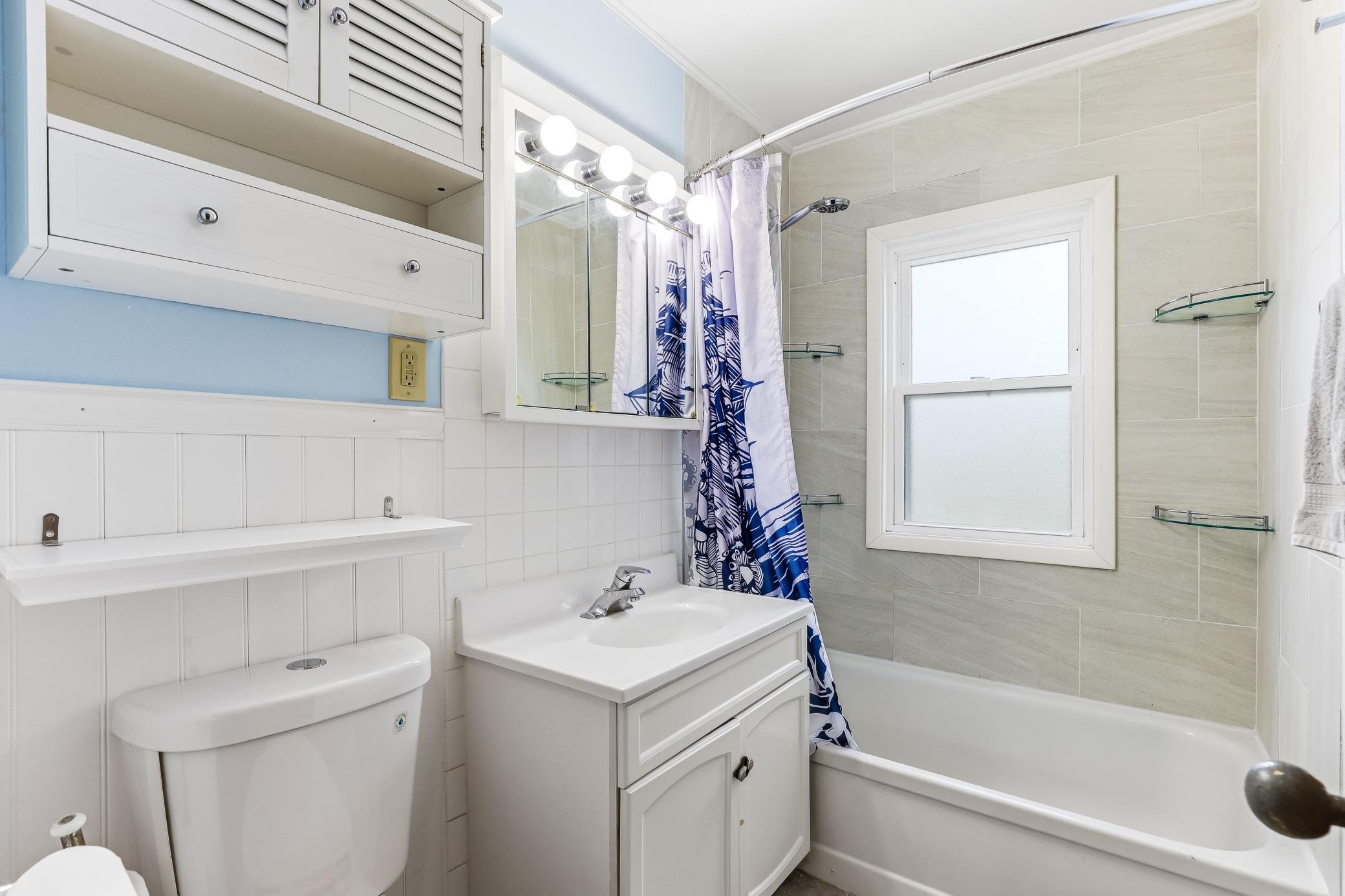 Main floor full bath