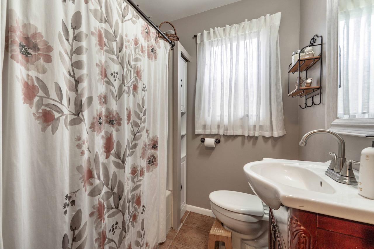 17 BathroomMain.jpeg