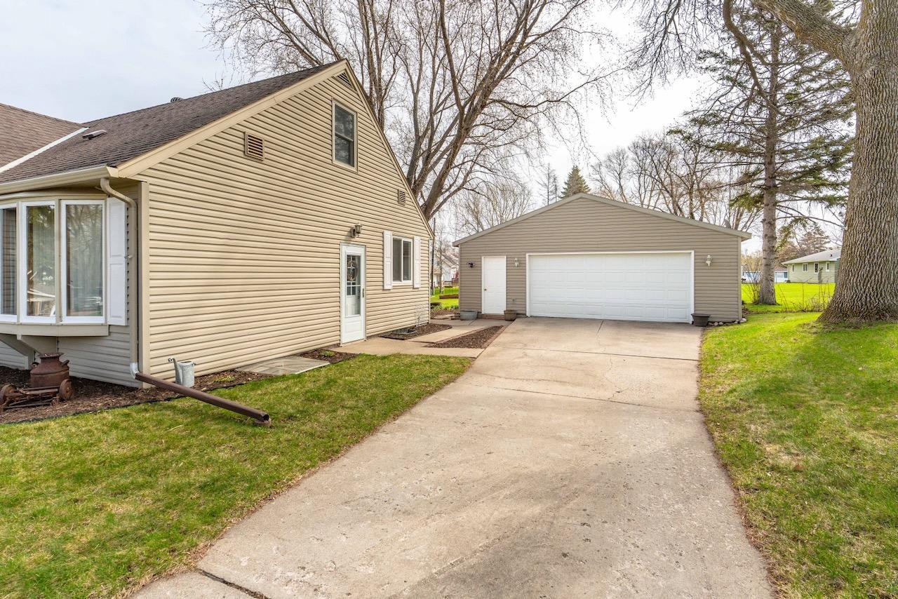 04 GarageSouthSideHome.jpeg