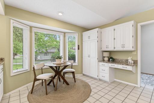 Bay window enhances the dining area +++ plus so much storage space