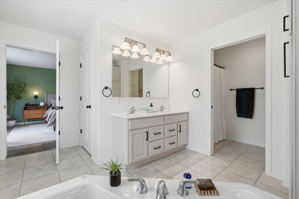 What more could you ask for in a primary bath: Double vanity? Deep soaker, jetted tub? Linen closet for extra storage? Separate shower & toilet for privacy? You can find it all here.