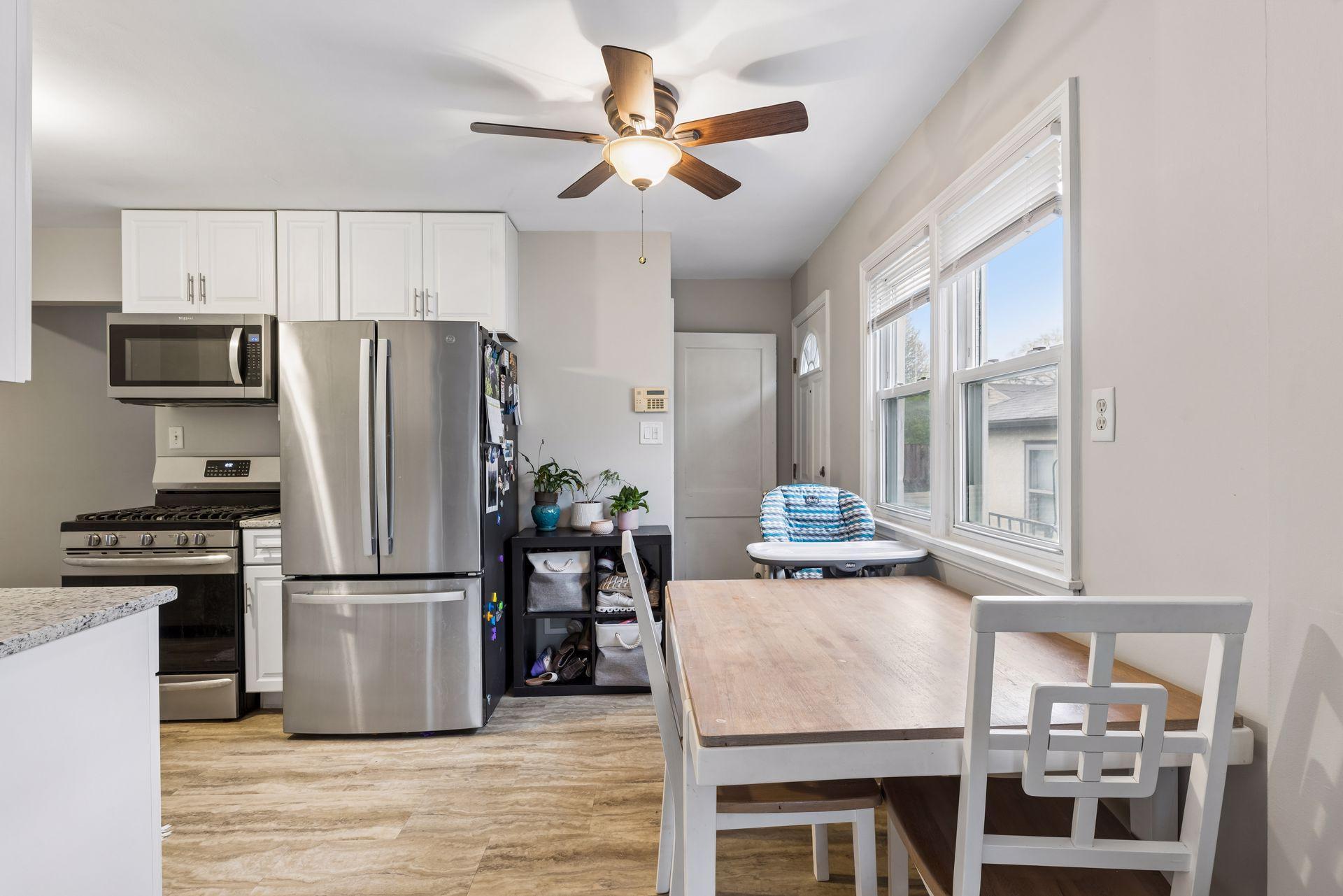 Unit 4627 - eat in kitchen