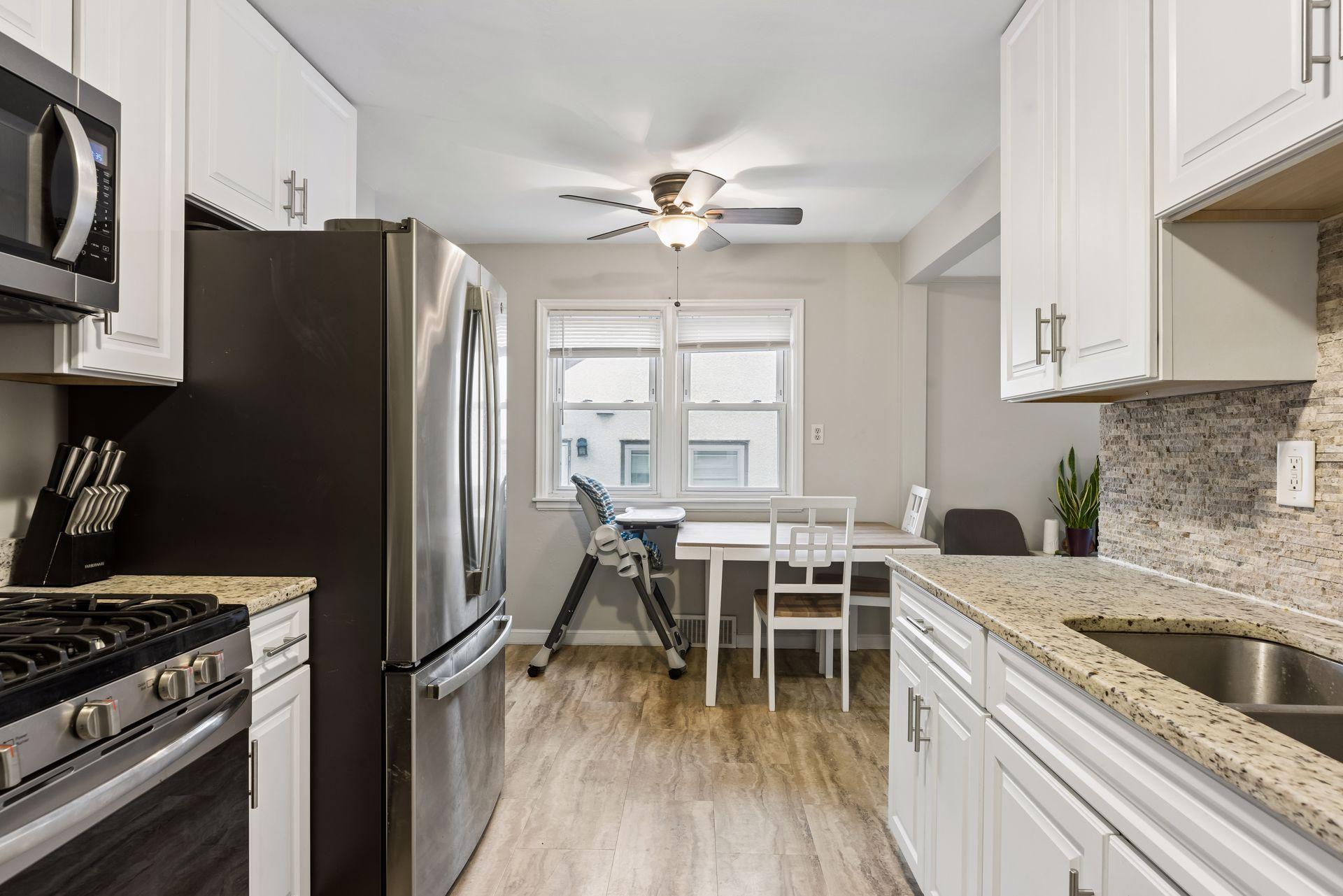 Unit 4627 - eat in kitchen