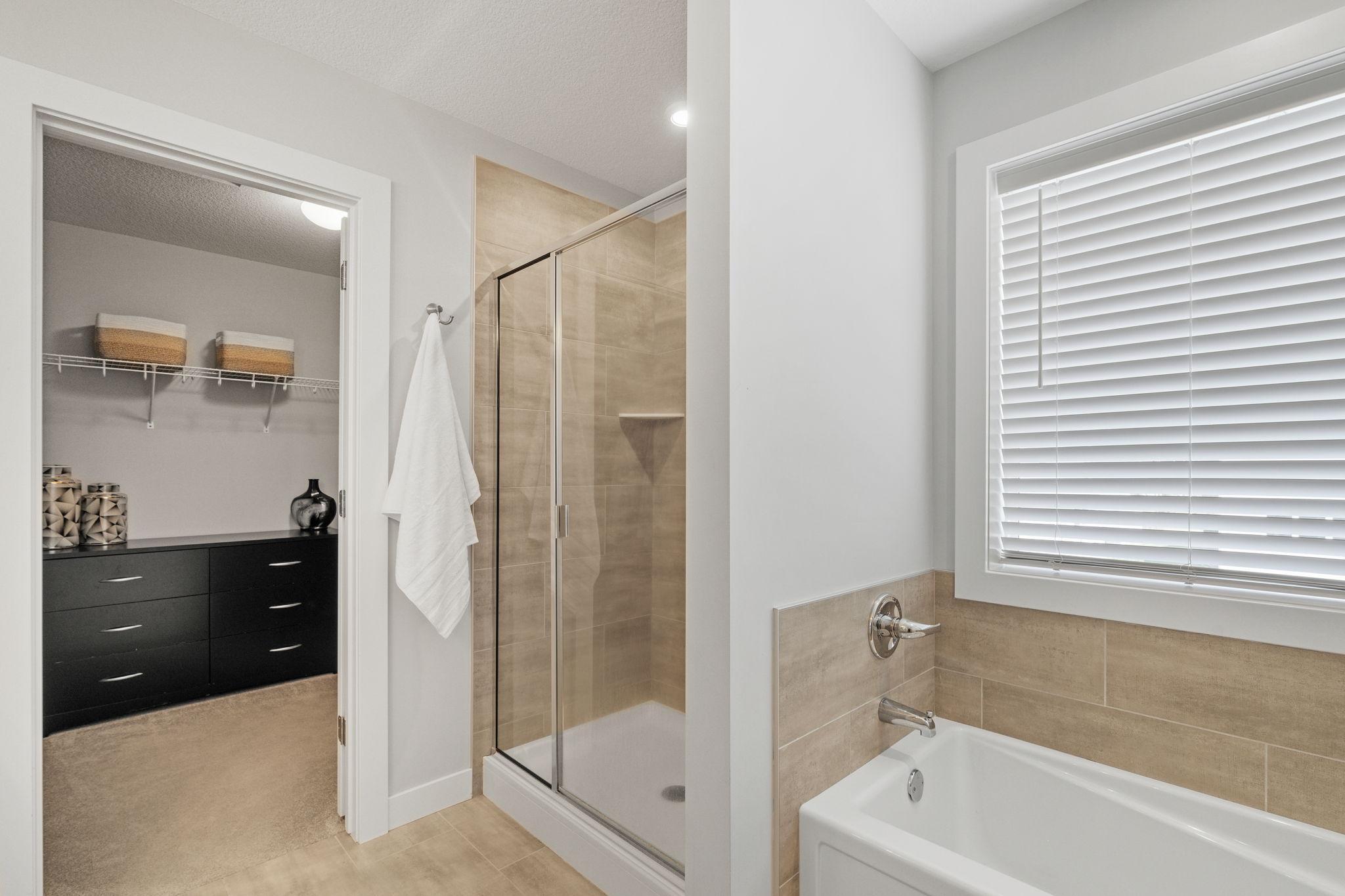 UL w/ 4 Beds + Laundry Room