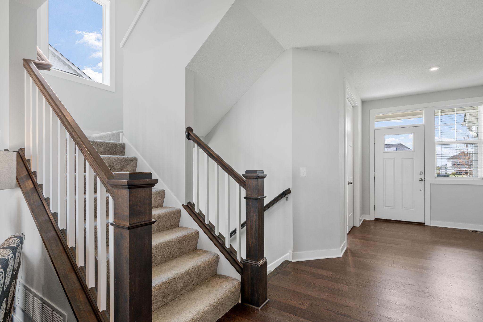 33-web-or-mls-2302 Kester Ave NE-33.jpg
