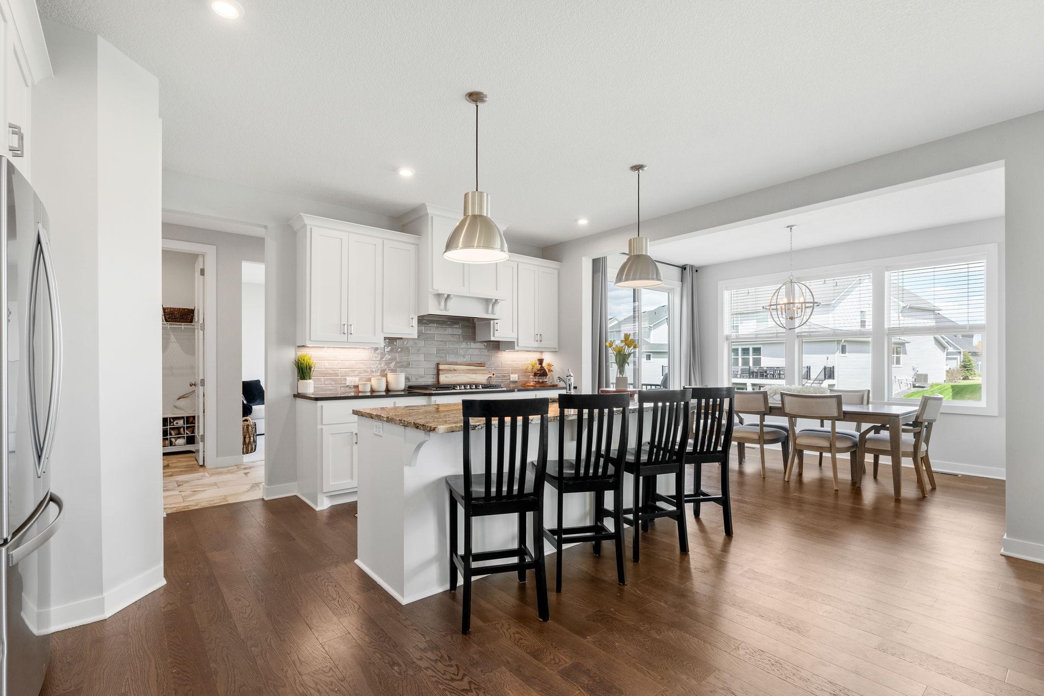 21-web-or-mls-2302 Kester Ave NE-21.jpg