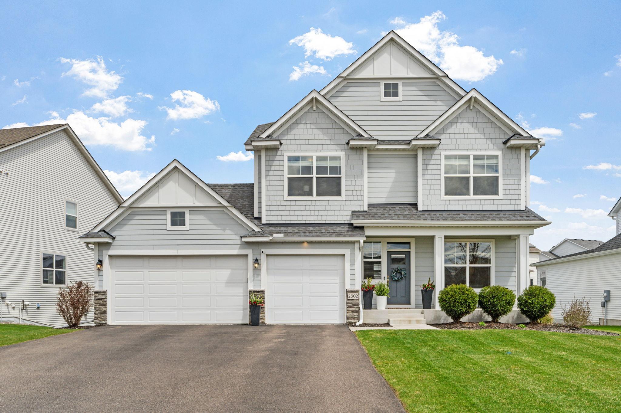 1-web-or-mls-2302 Kester Ave NE-1.jpg
