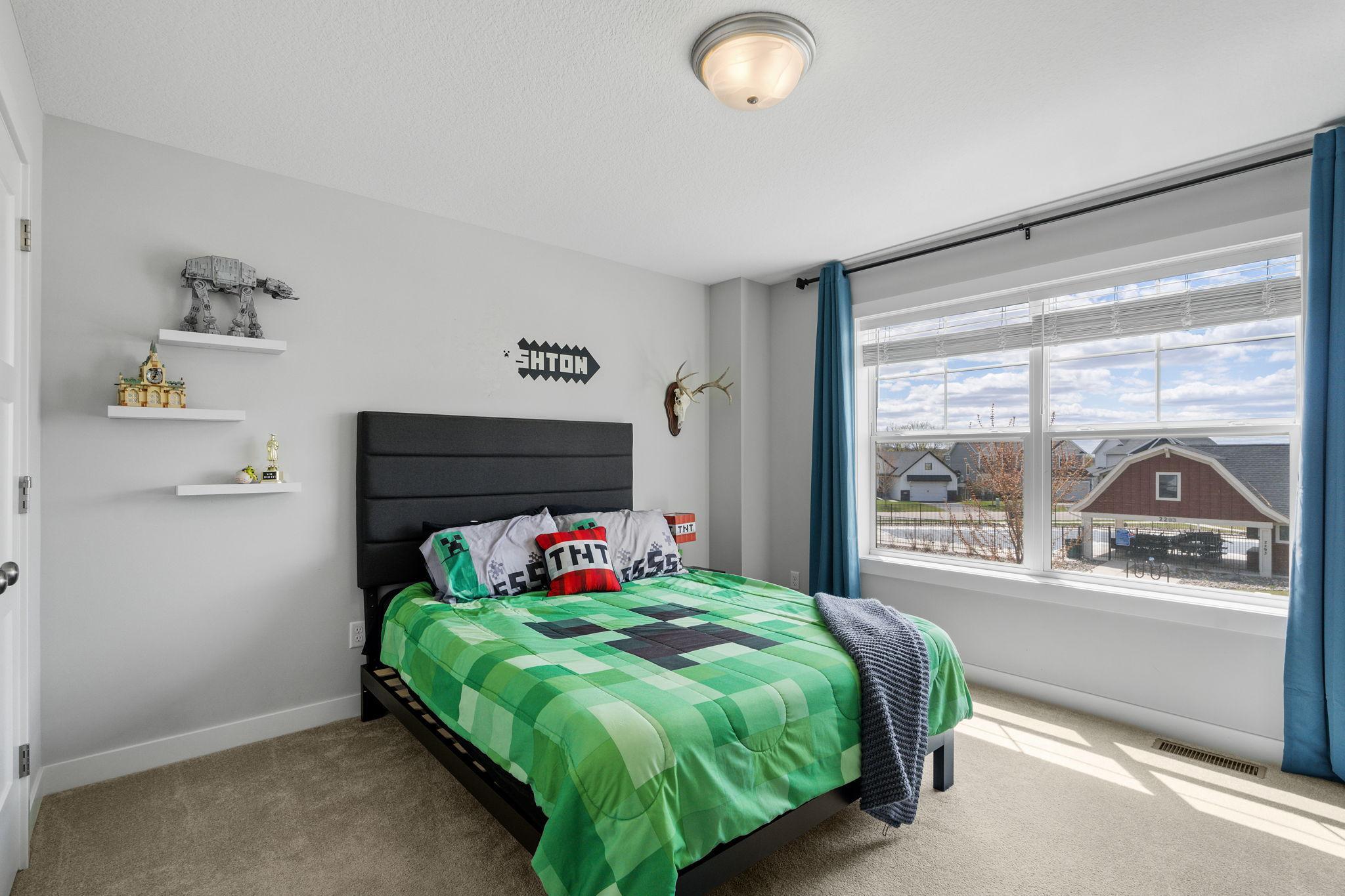 UL w/ 4 Beds + Laundry Room