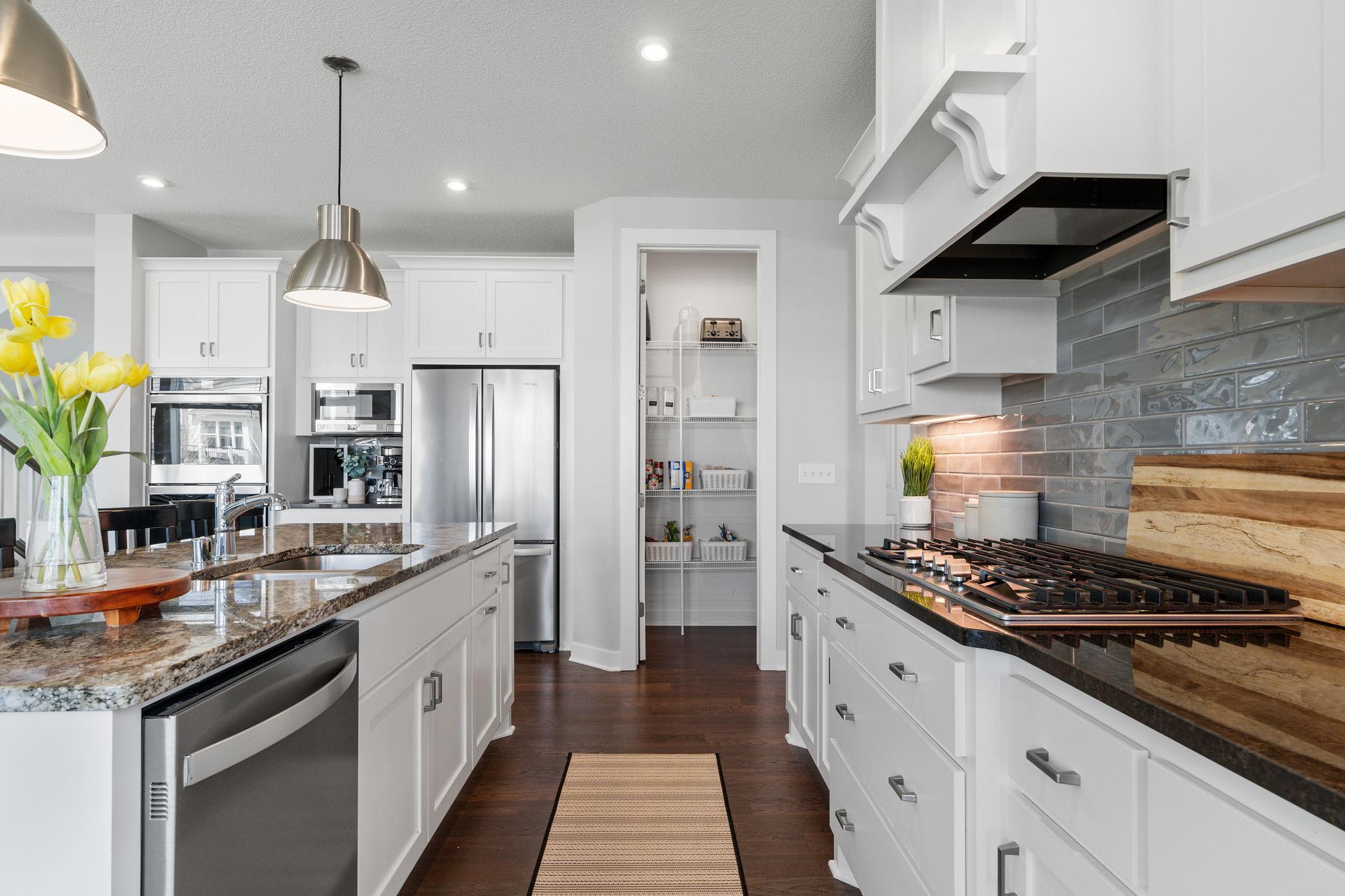 25-web-or-mls-2302 Kester Ave NE-25.jpg