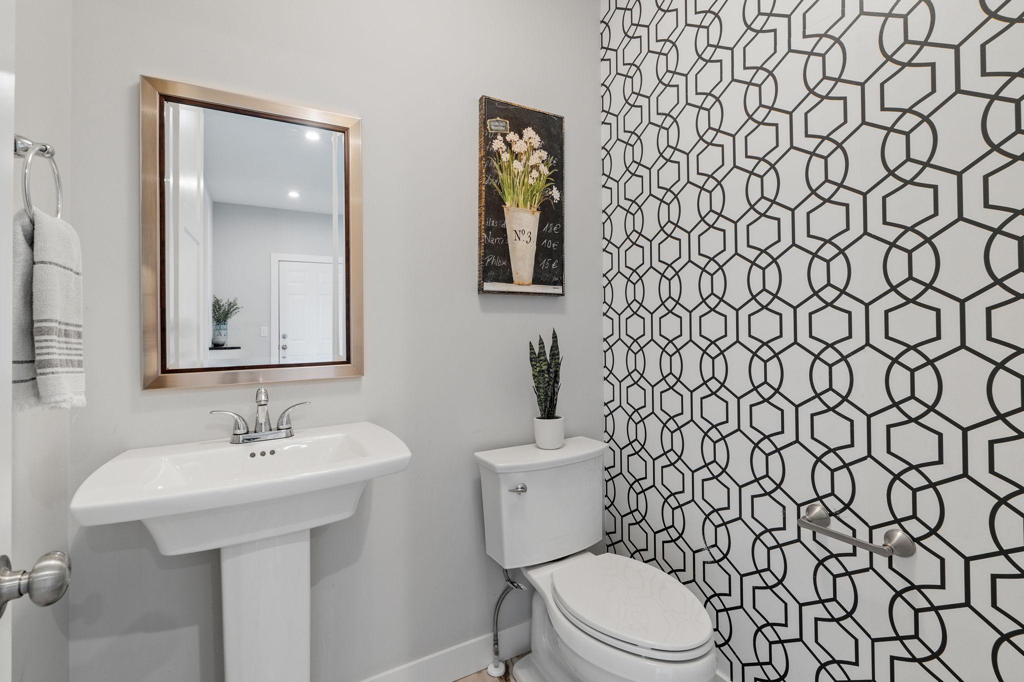 41-web-or-mls-2302 Kester Ave NE-41.jpg