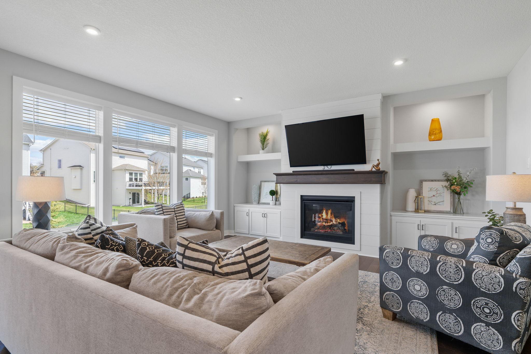 18-web-or-mls-2302 Kester Ave NE-18.jpg