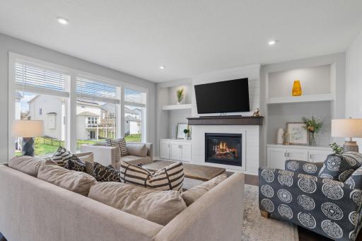 18-web-or-mls-2302 Kester Ave NE-18.jpg