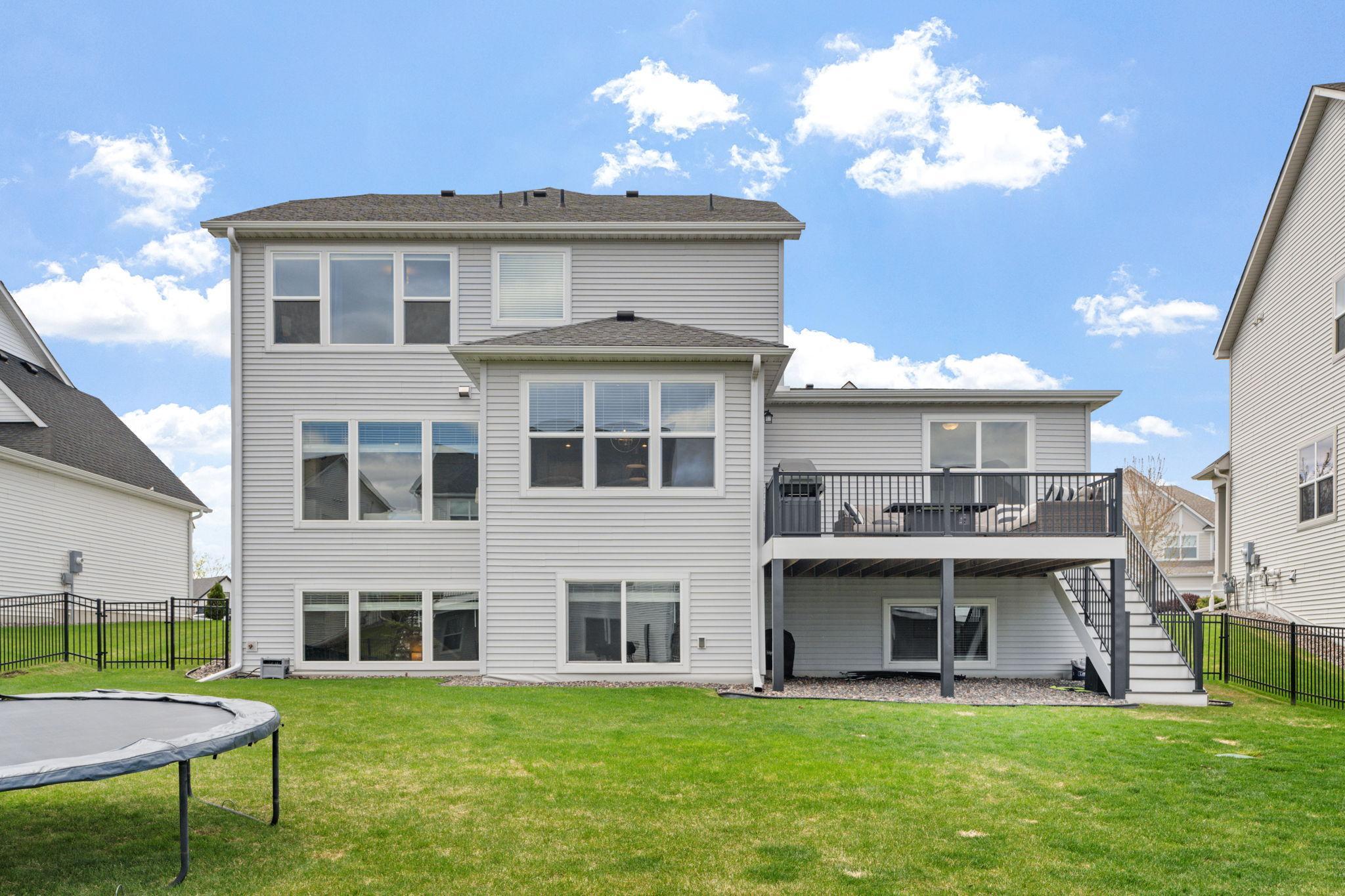 4-web-or-mls-2302 Kester Ave NE-4.jpg