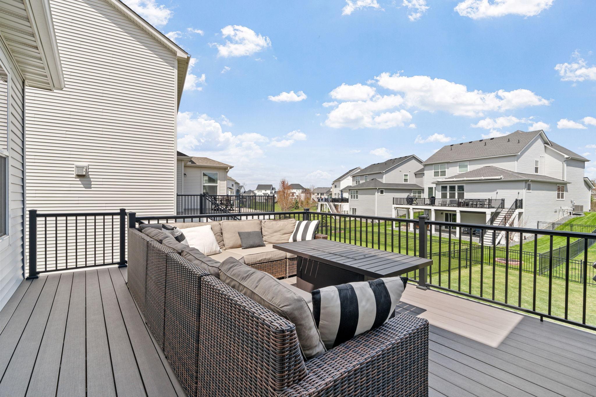 7-web-or-mls-2302 Kester Ave NE-7.jpg