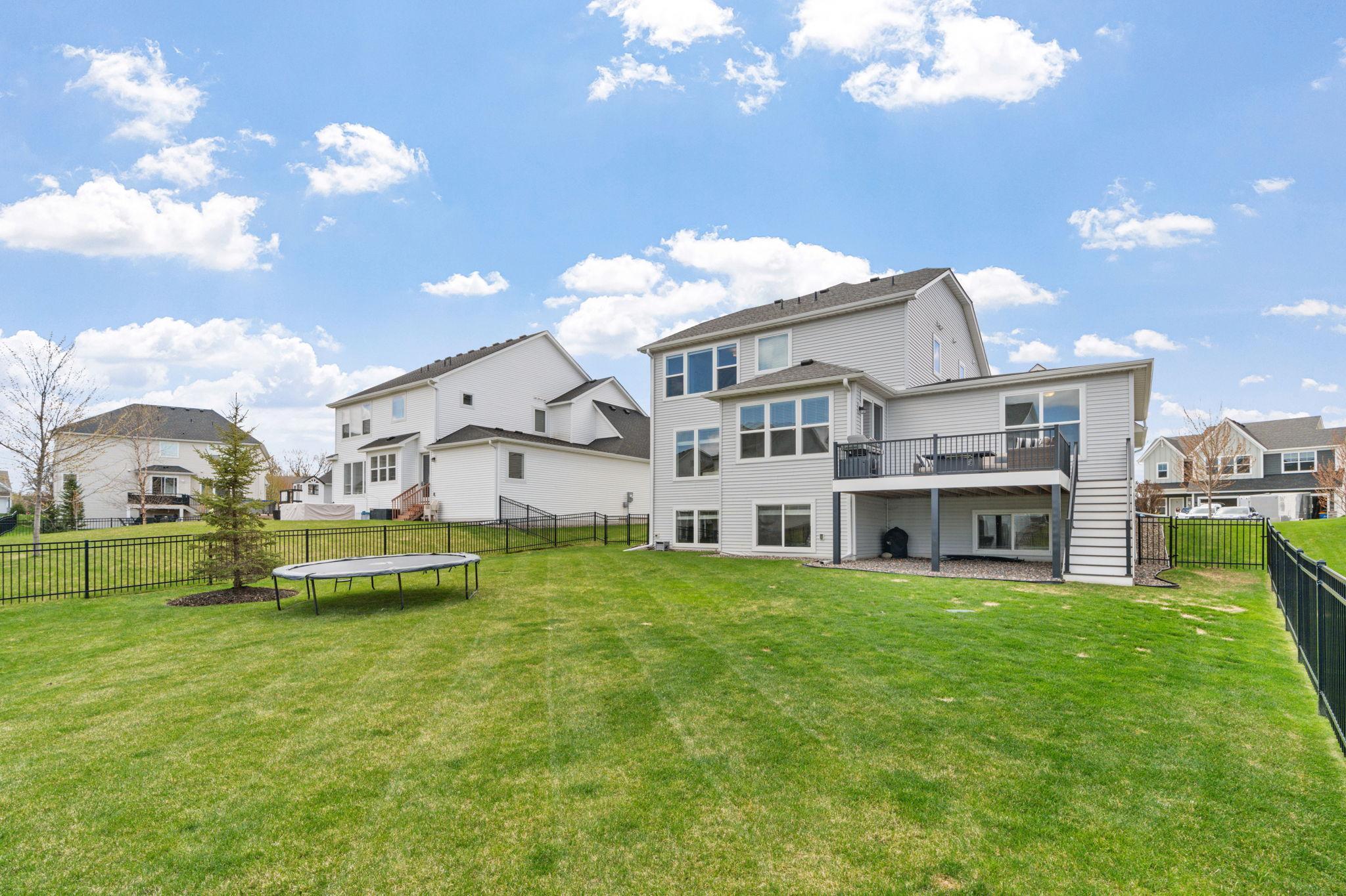 5-web-or-mls-2302 Kester Ave NE-5.jpg