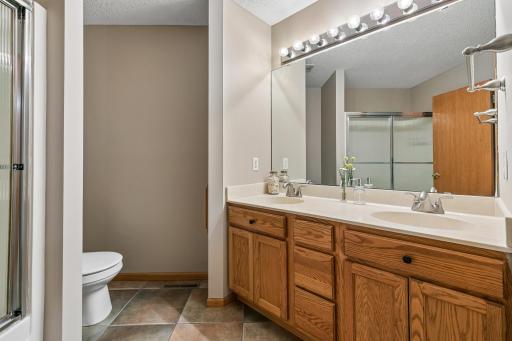 UL Bathroom with bath tub and laundry chute