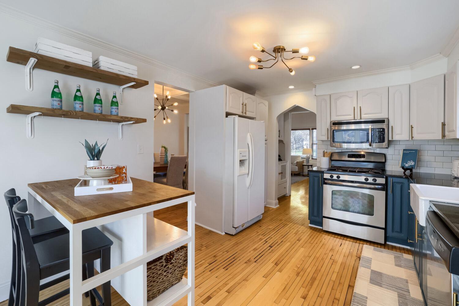 3925 Blaisdell Ave - Web Quality - 014 - 14 Kitchen.jpg