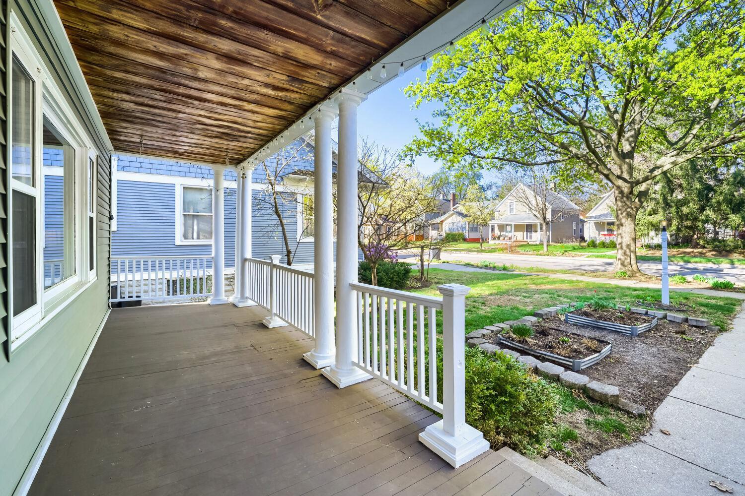 3925 Blaisdell Ave - Web Quality - 001 - 01 Exterior Front.jpg