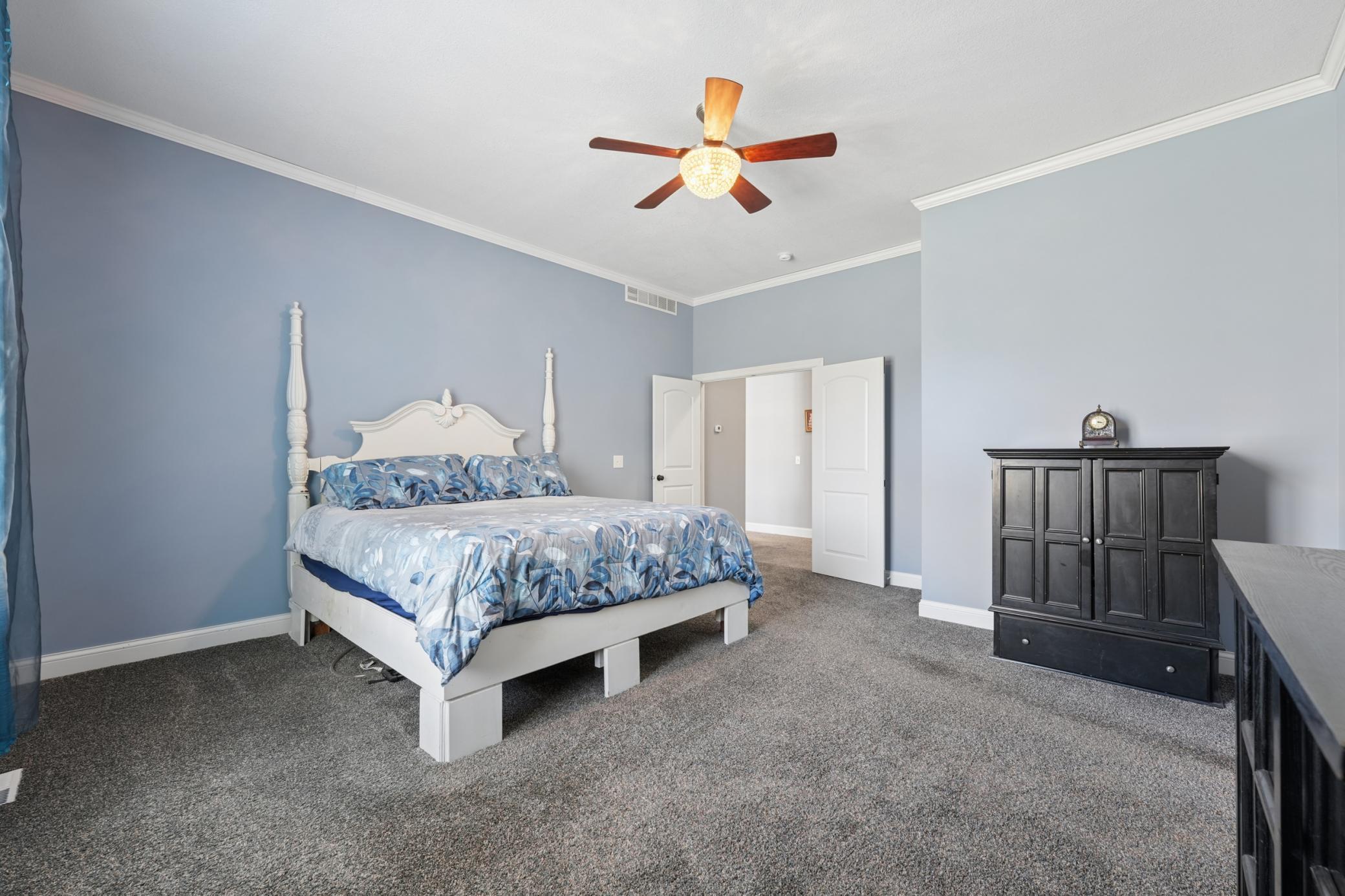 Primary bedroom pic 1